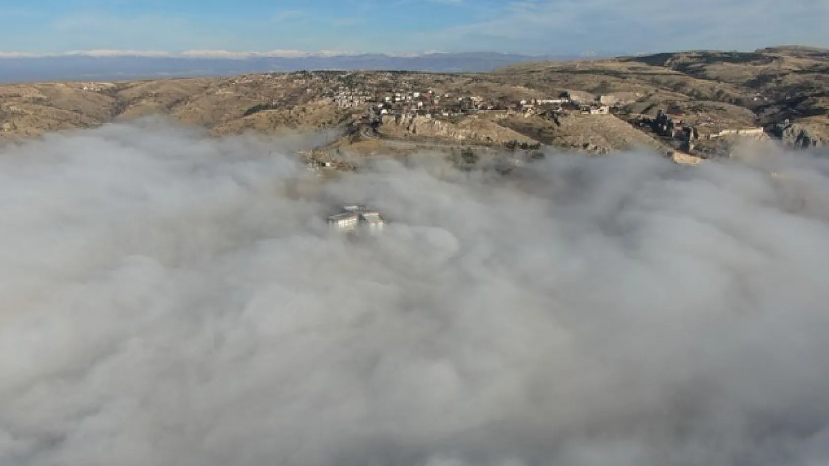 Elazığ'da sisle gelen eşsiz manzara