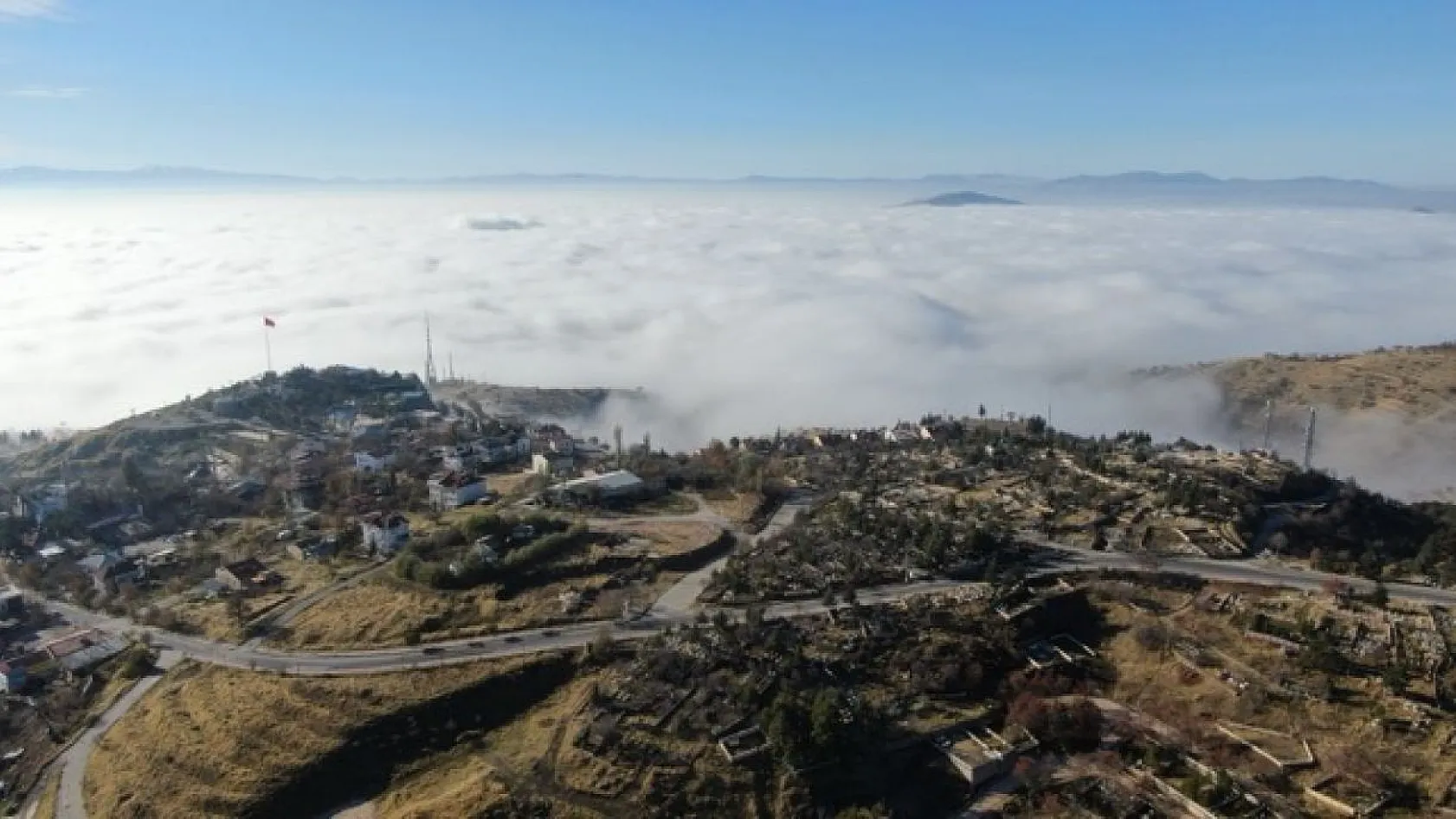 Elazığ'da sisle gelen eşsiz manzara