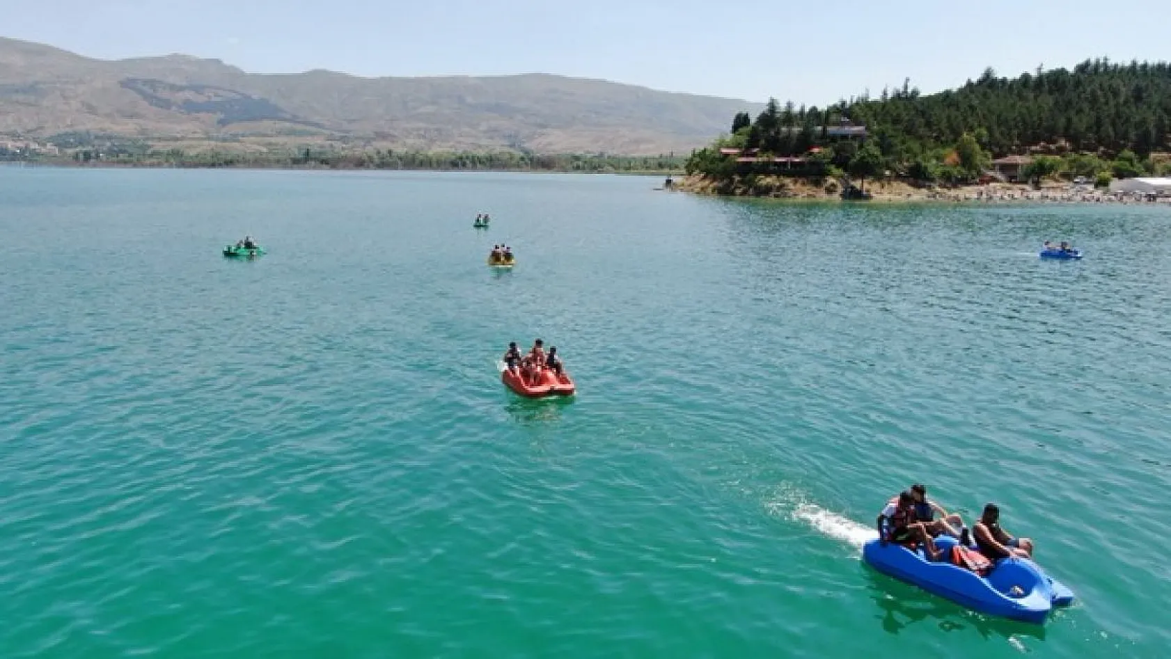 Hazar Gölü, tatilcilerin gözdesi oldu