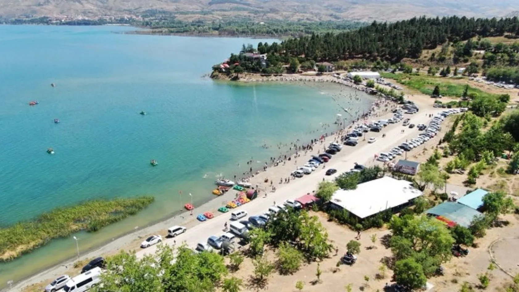 Hazar Gölü, tatilcilerin gözdesi oldu