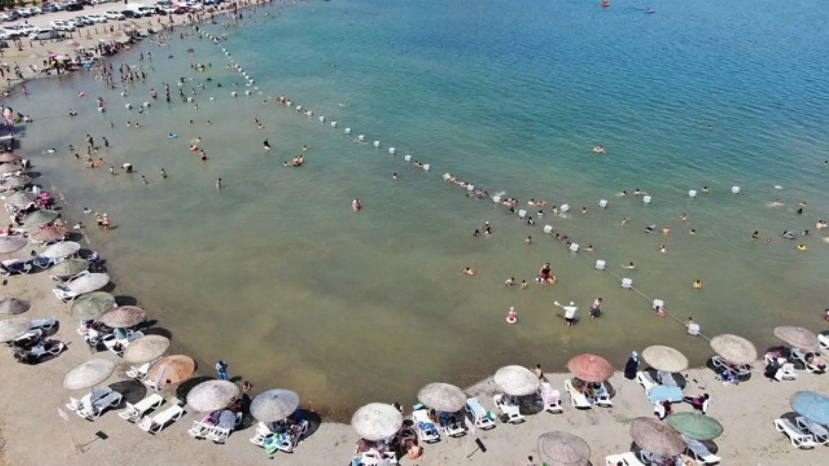 Hazar Gölü, tatilcilerin gözdesi oldu