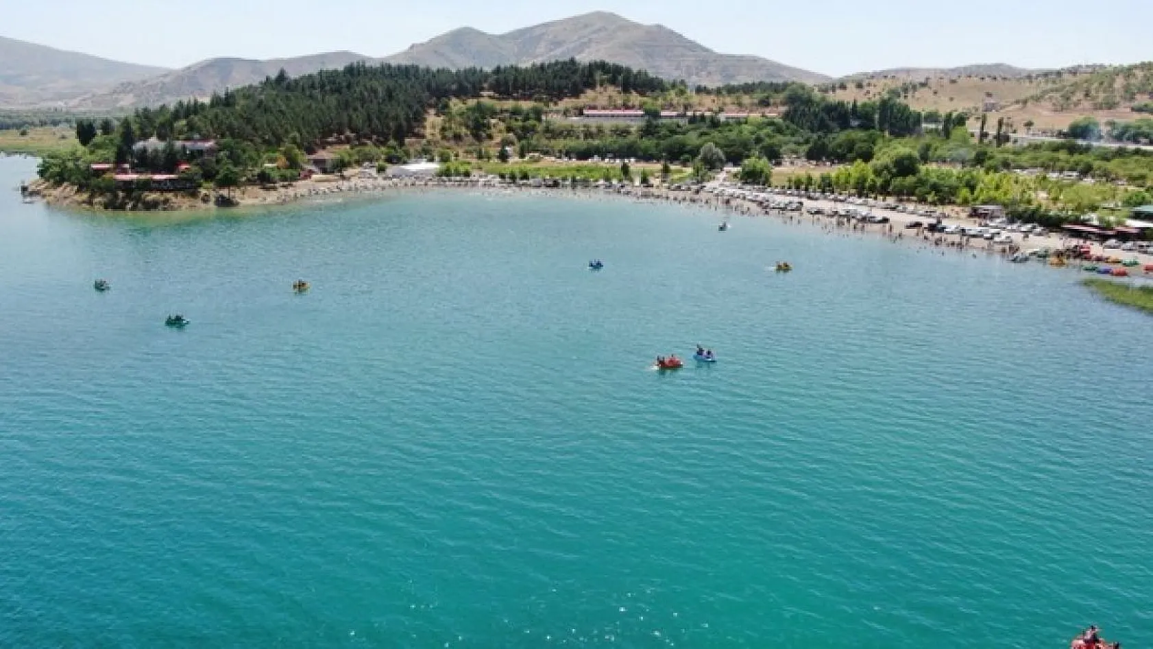 Hazar Gölü, tatilcilerin gözdesi oldu