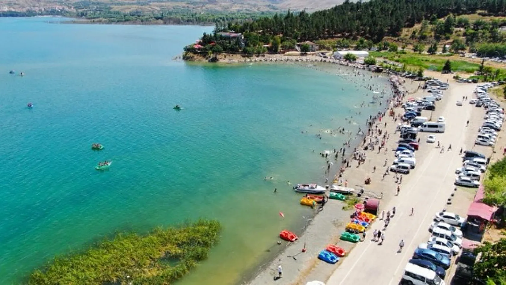 Hazar Gölü, tatilcilerin gözdesi oldu