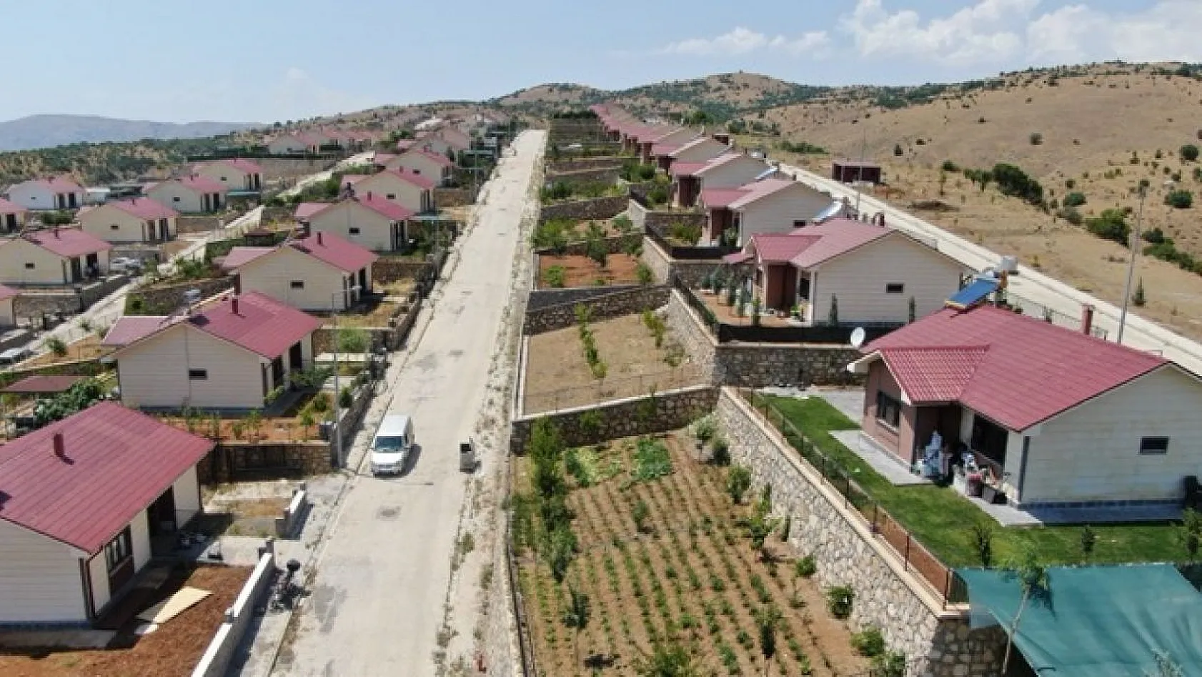 Tatil köyü havasında deprem konutları