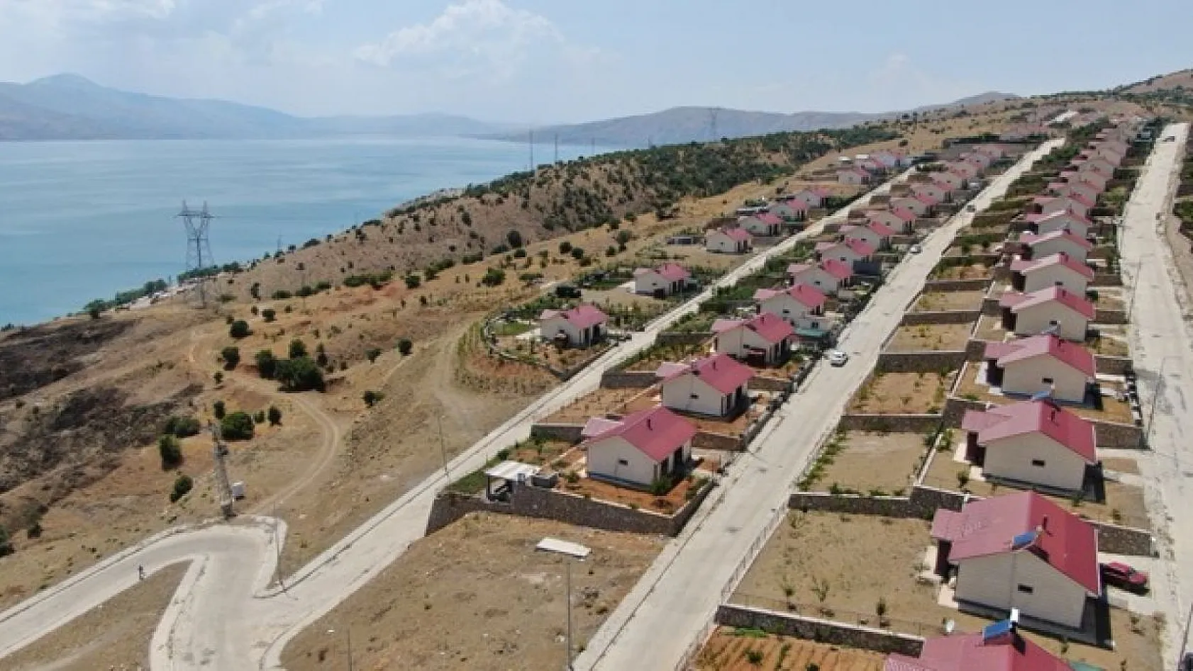 Tatil köyü havasında deprem konutları