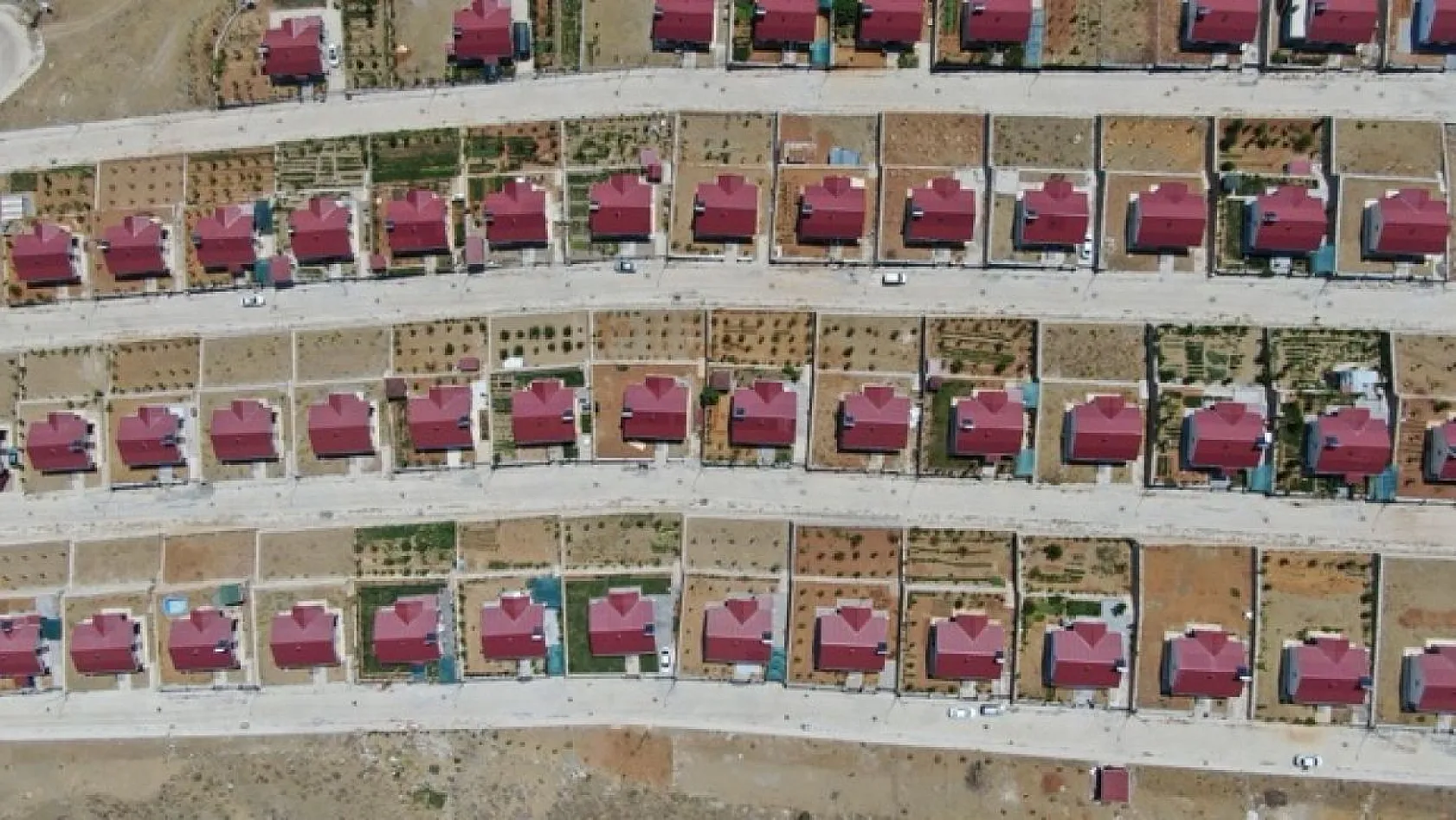 Tatil köyü havasında deprem konutları