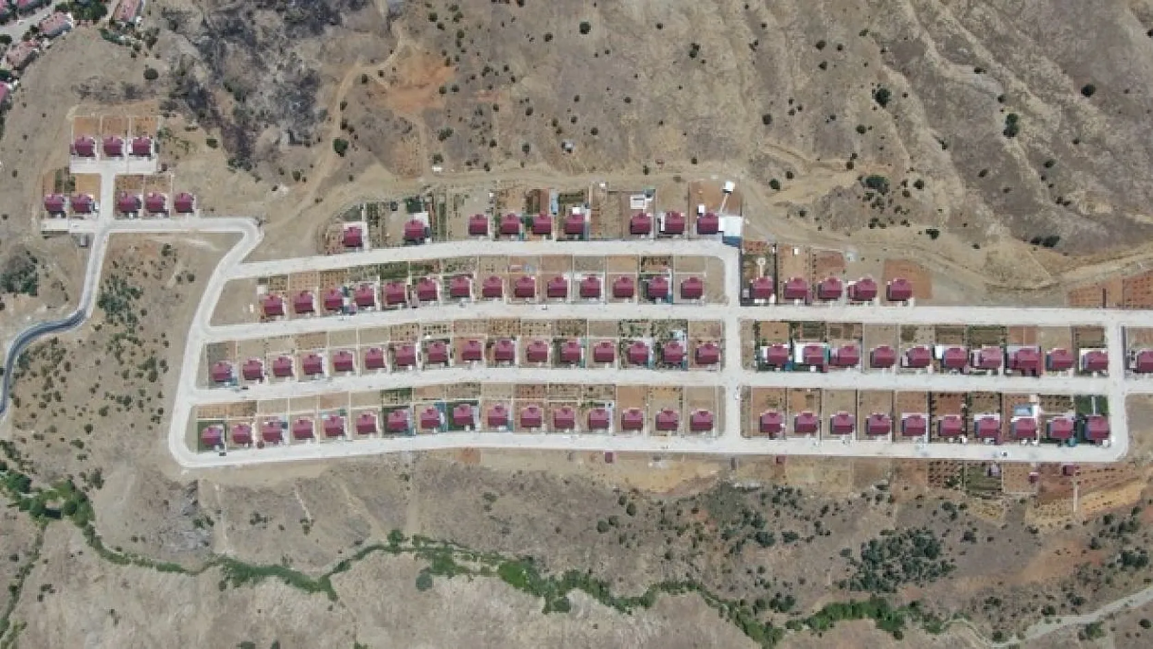 Tatil köyü havasında deprem konutları