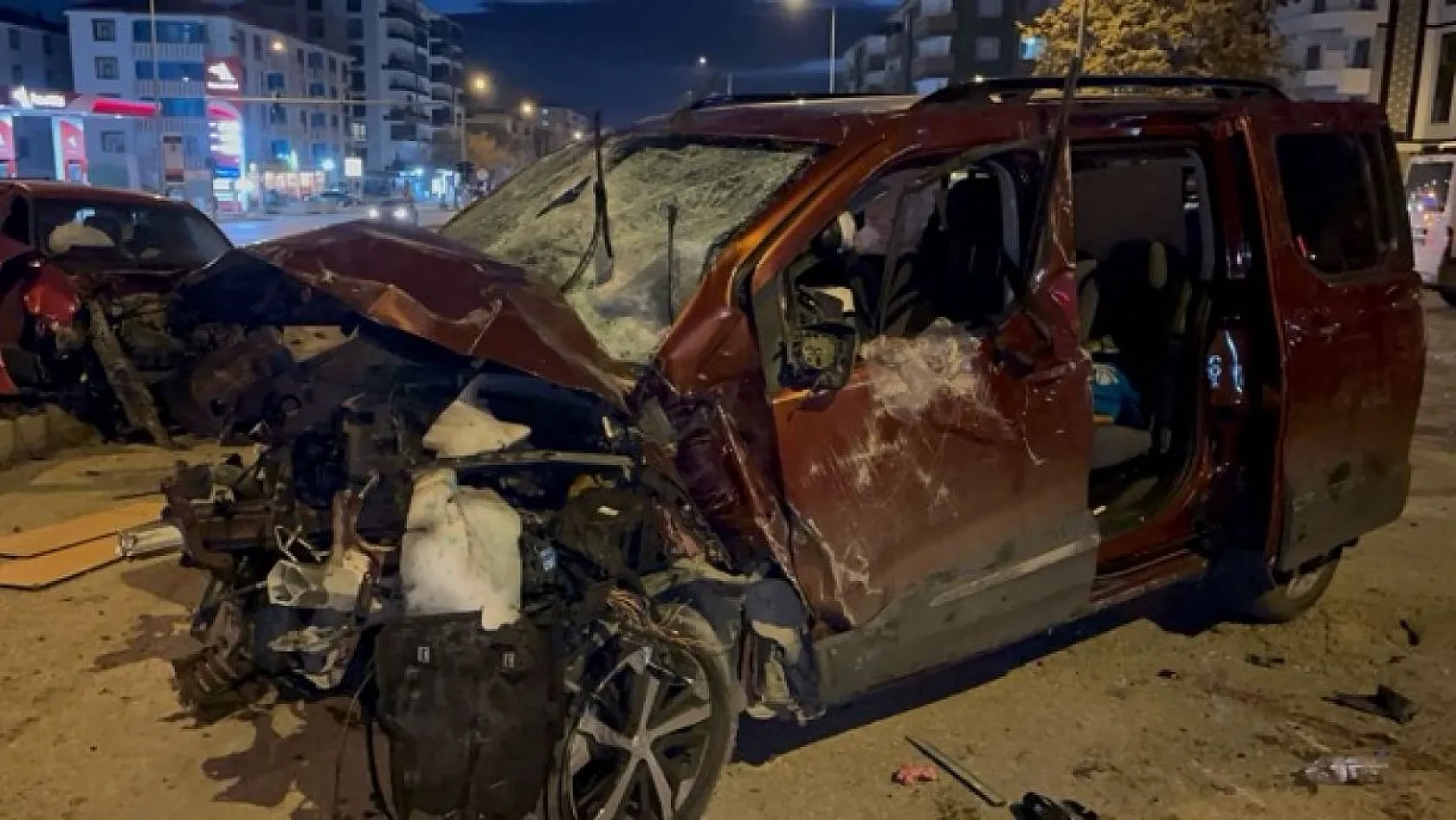 Elazığ'da feci kaza! Yaralılar var...