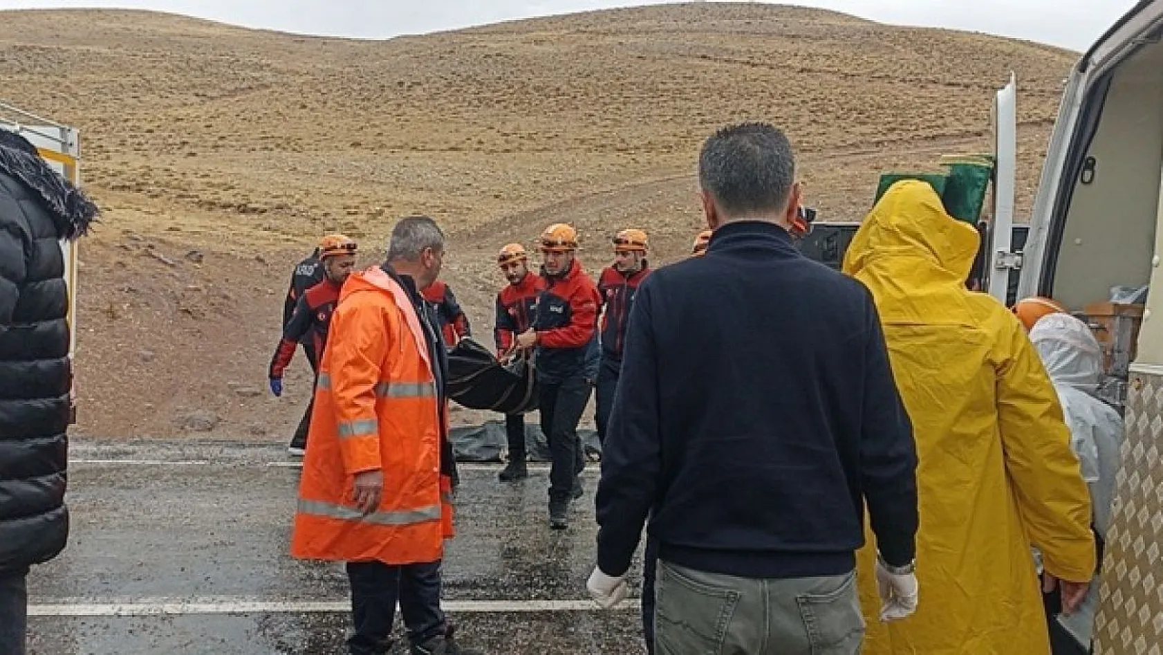 Sivas'ta yolcu otobüs devrildi! Çok sayıda ölü ve yaralı var