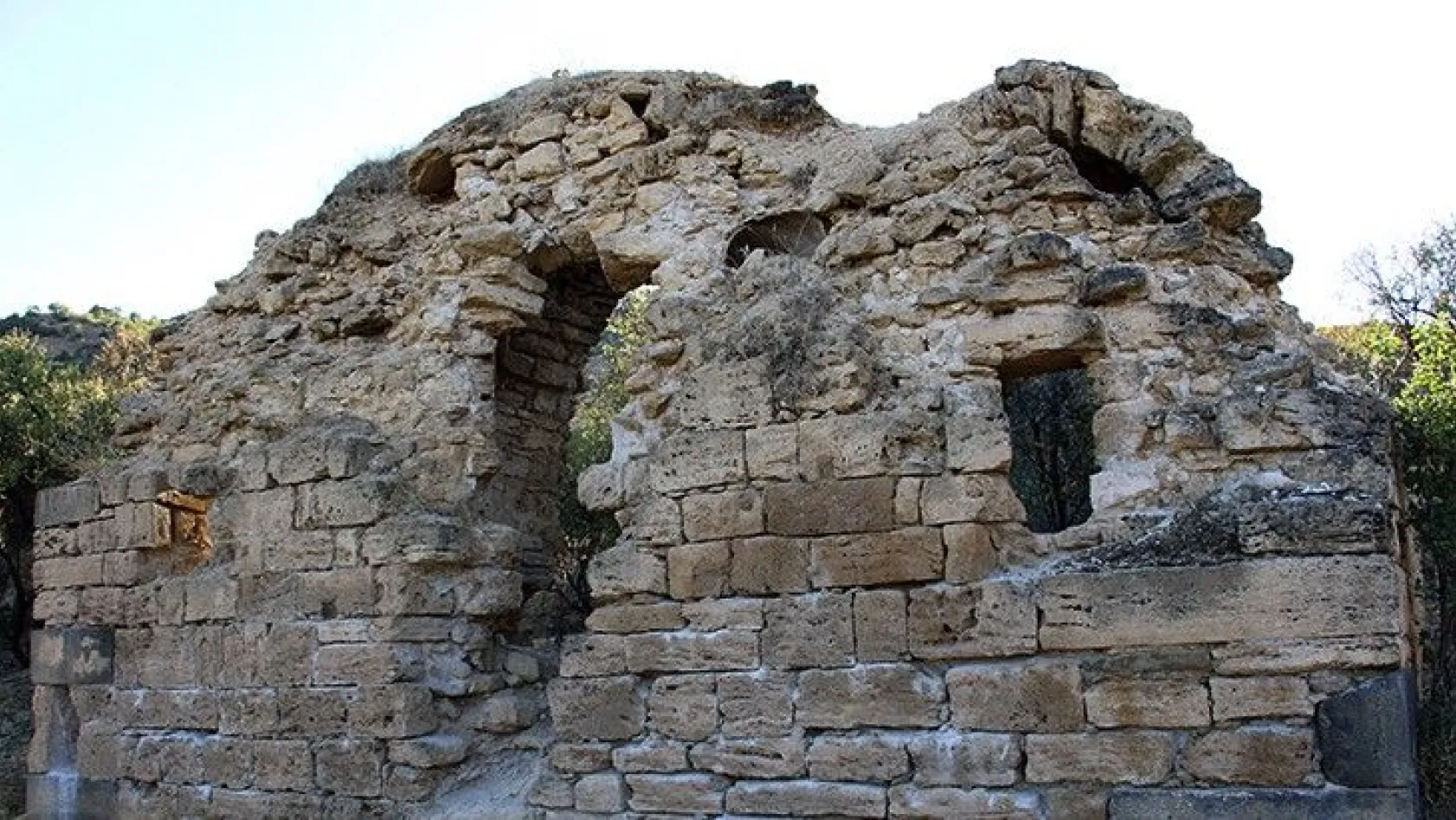 800 yıllık 'Kağtsrahayeats Manastırı' restore edilmeyi bekliyor