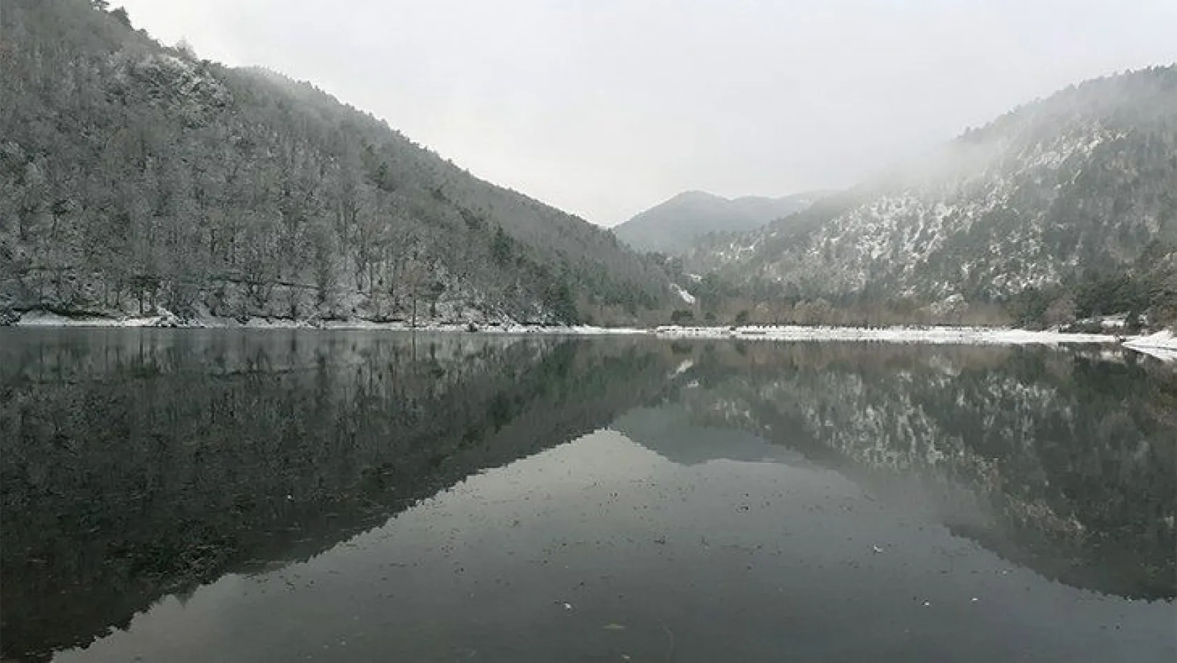 Boraboy Gölü'nde kar güzelliği