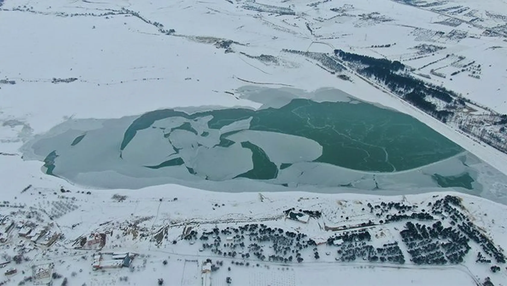 Cip Baraj Gölü buz tuttu