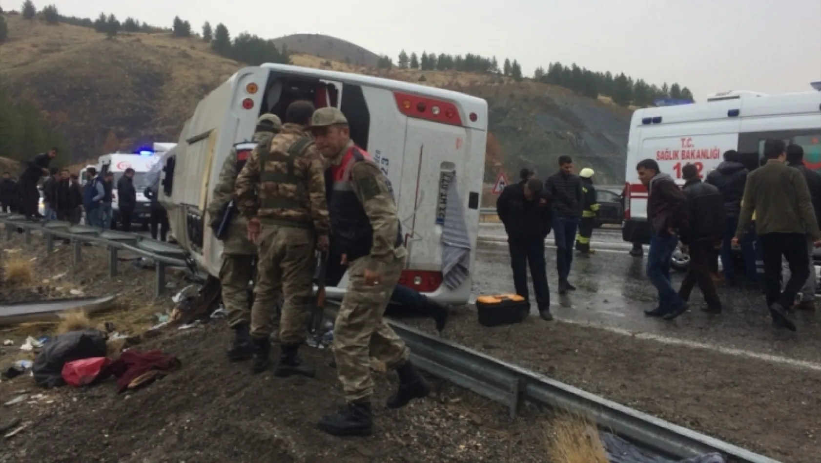 Elazığ'da yolcu otobüsü devrildi: 3 ölü, 18 yaralı