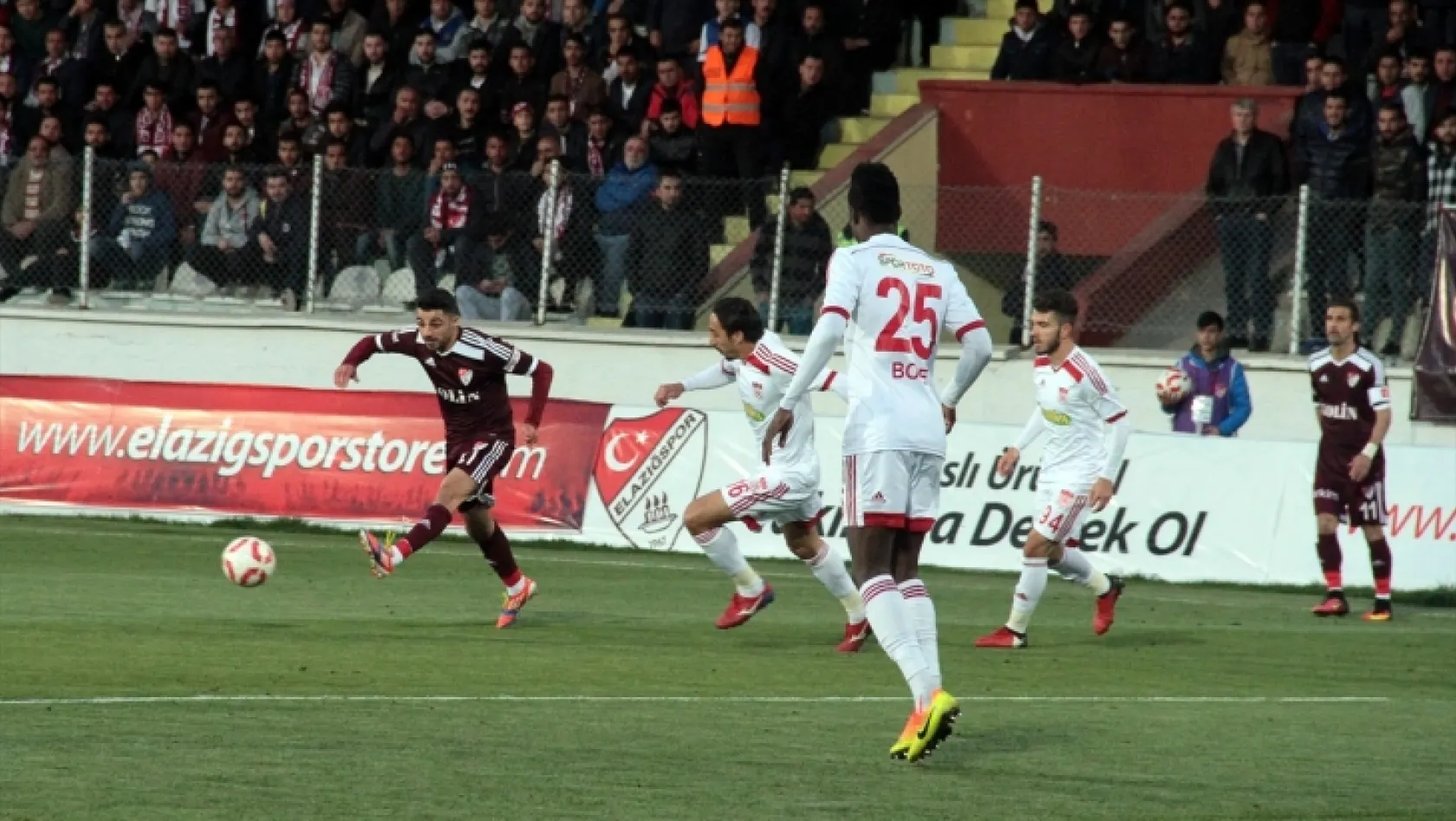 Elazığspor - Sivasspor maçının fotoğrafları