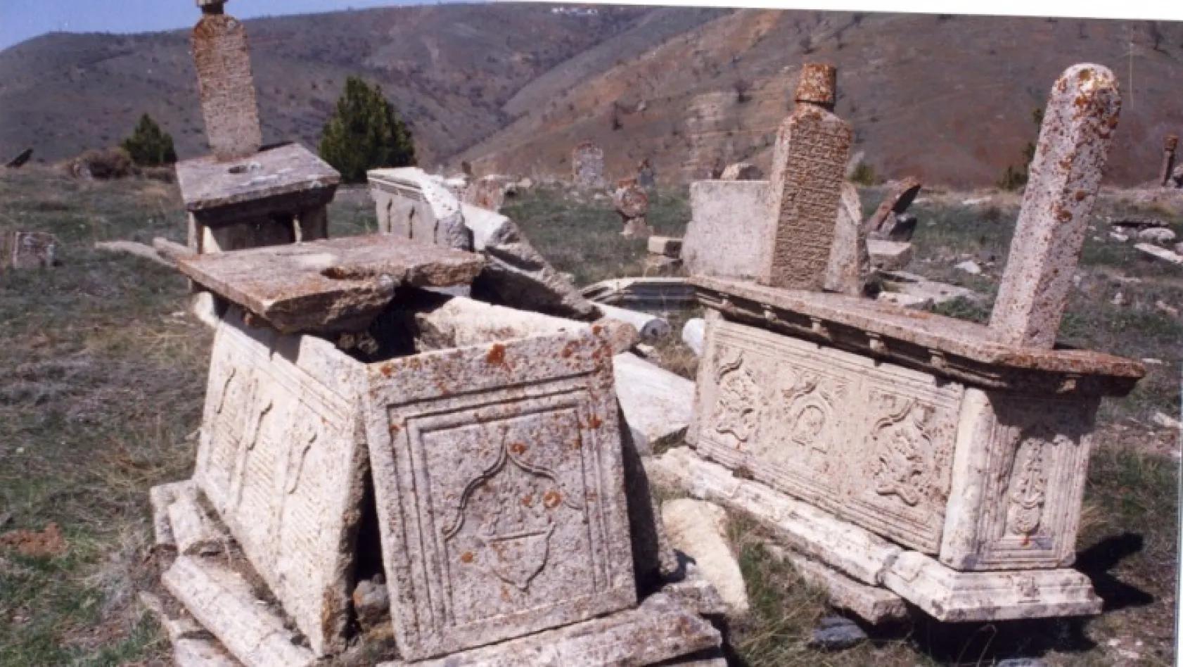 Tarihi mezar taşları - Harput