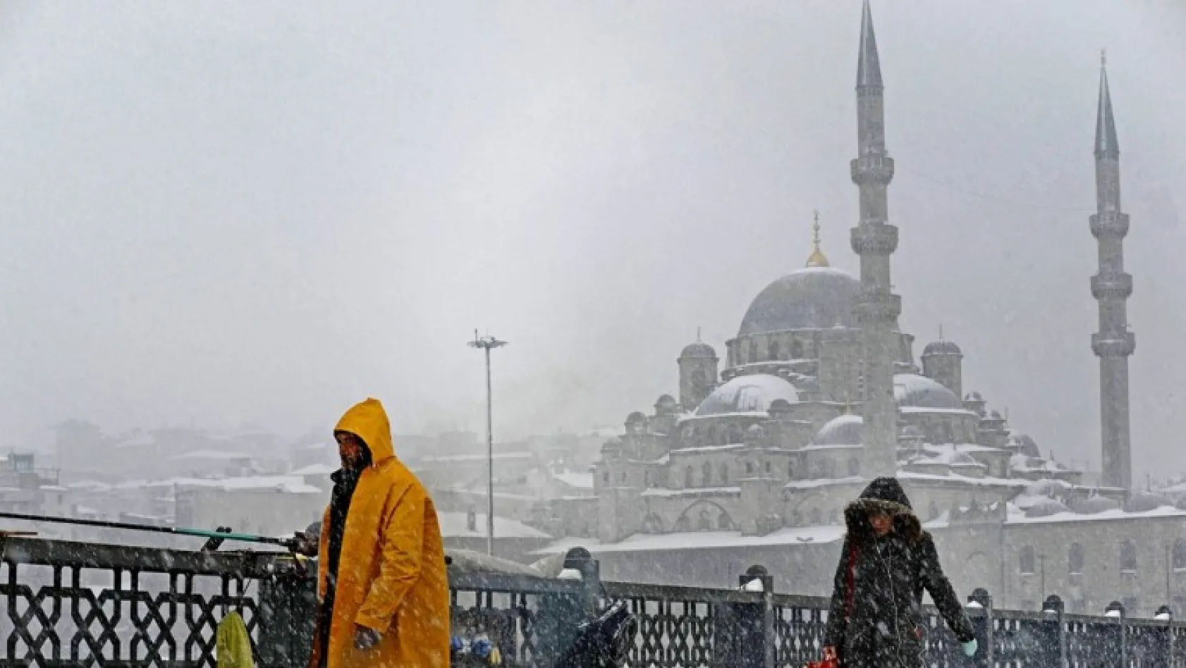 İstanbul 2016'ya bembeyaz girdi