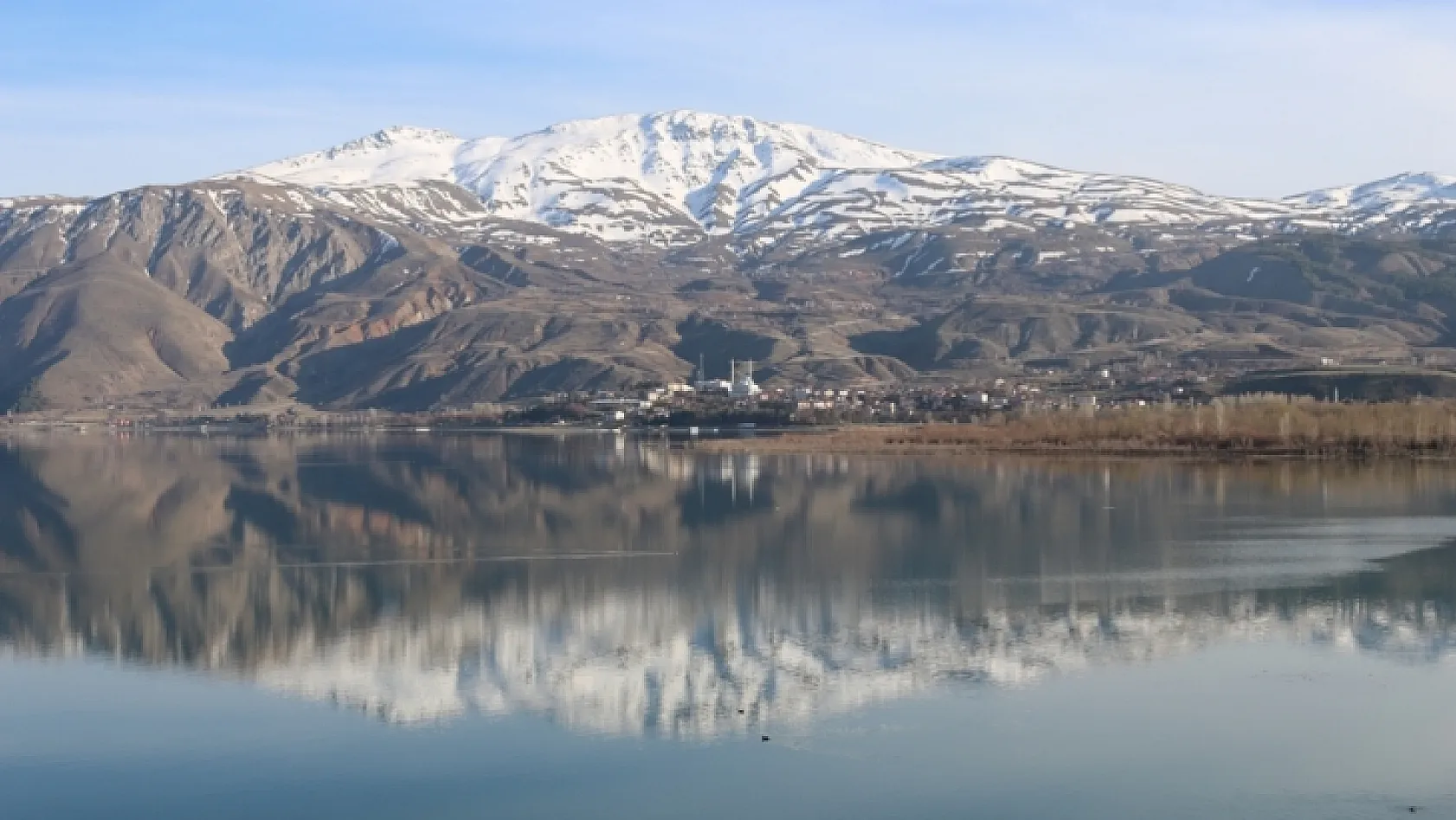 Hazar Gölü'nde 'kartpostallık' manzaralar