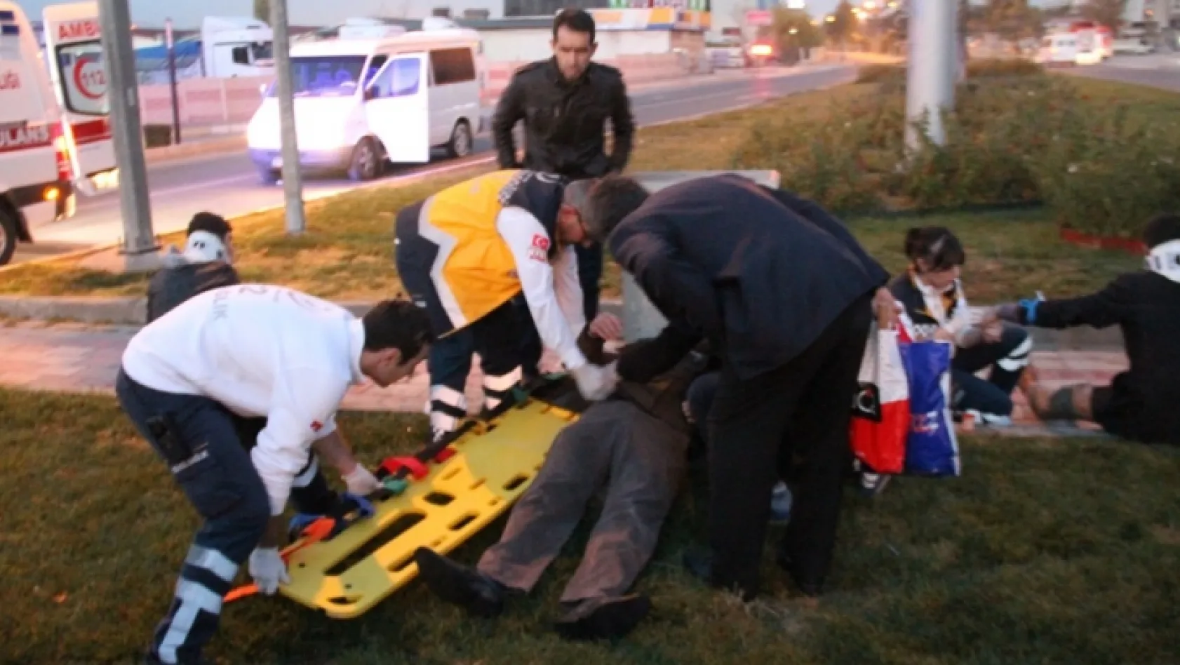 Elazığ'da işçi servisleri çarpıştı: 11 yaralı