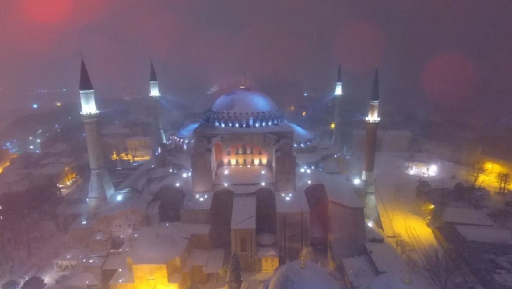 İstanbul'da kar yağışı kartpostallık görüntüler oluşturdu