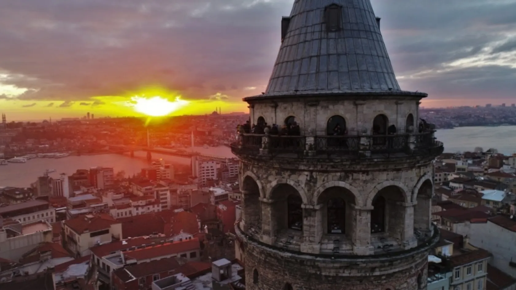 Galata Kulesi gün batımı manzarası ile mest etti