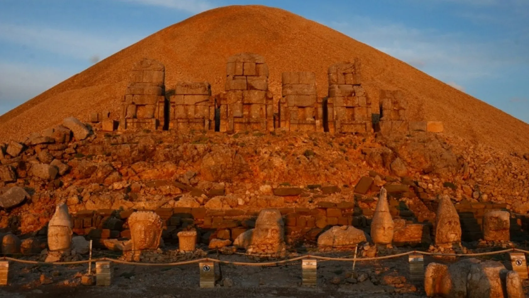 Nemrut Dağı'nda büyüleyen renkler