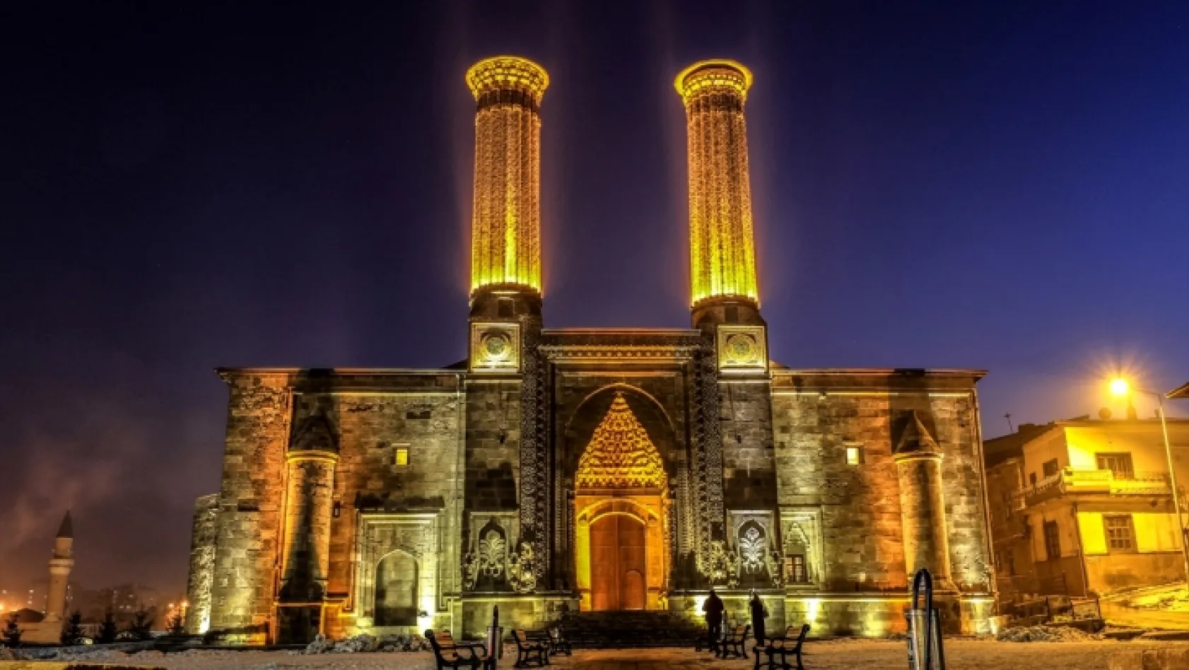 Erzurum tarihi yapısıyla göz dolduruyor