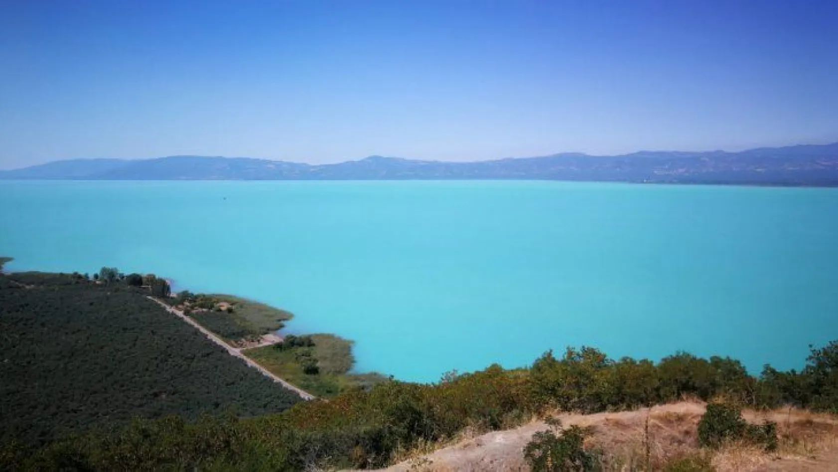 İznik Gölü turkuaz rengiyle büyüledi