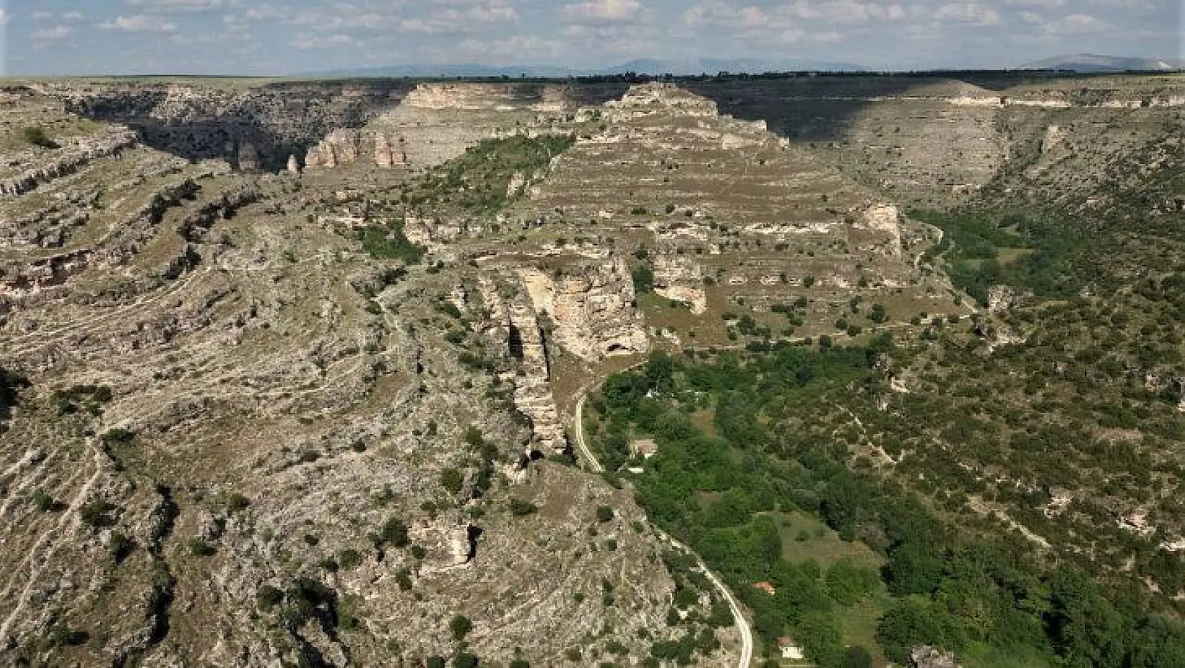 Ulubey Kanyonu görenleri kendine hayran bırakıyor