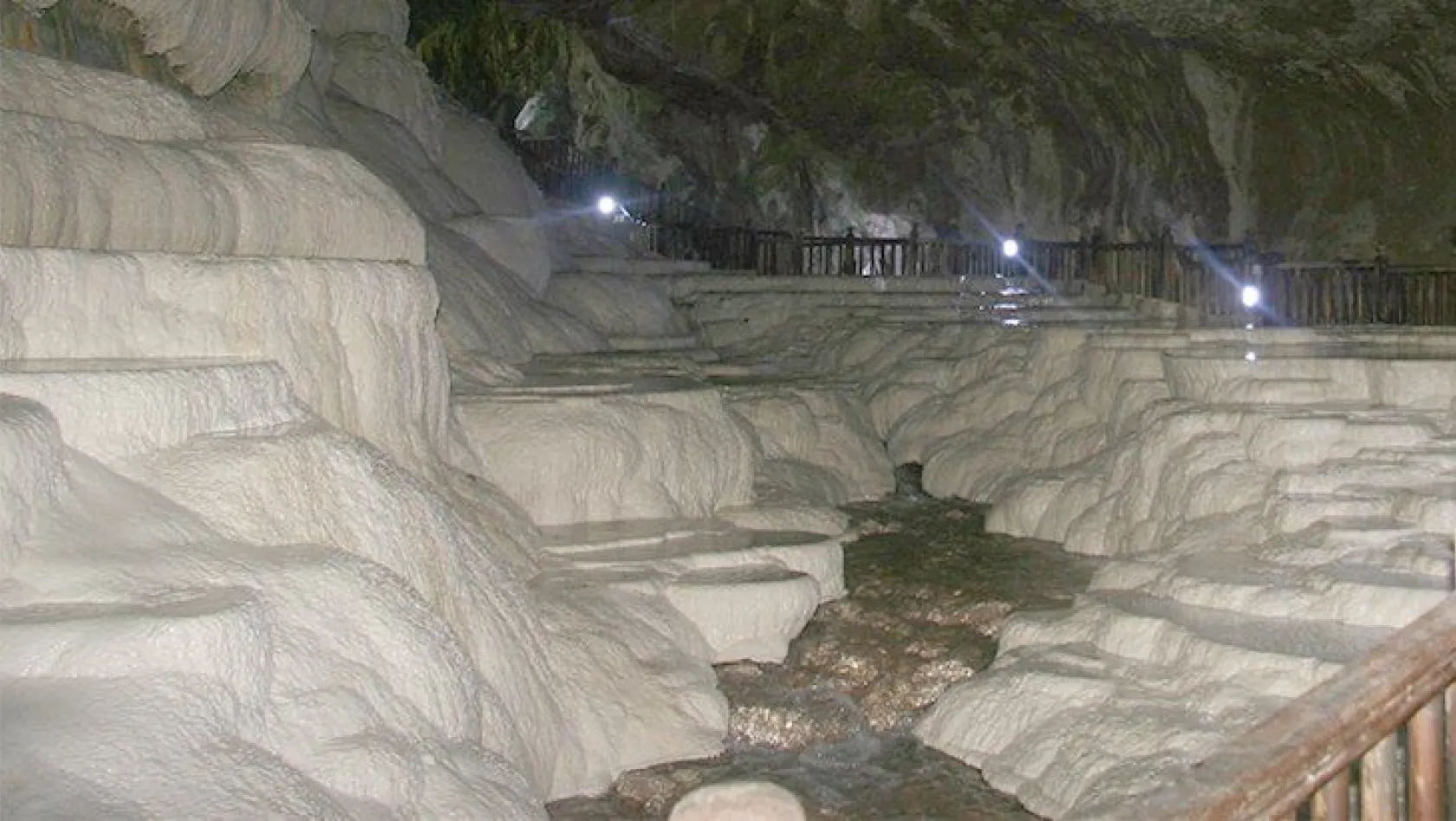 Yer altındaki beyaz cennet Kaklık Mağarası ziyaretçilerini bekliyor