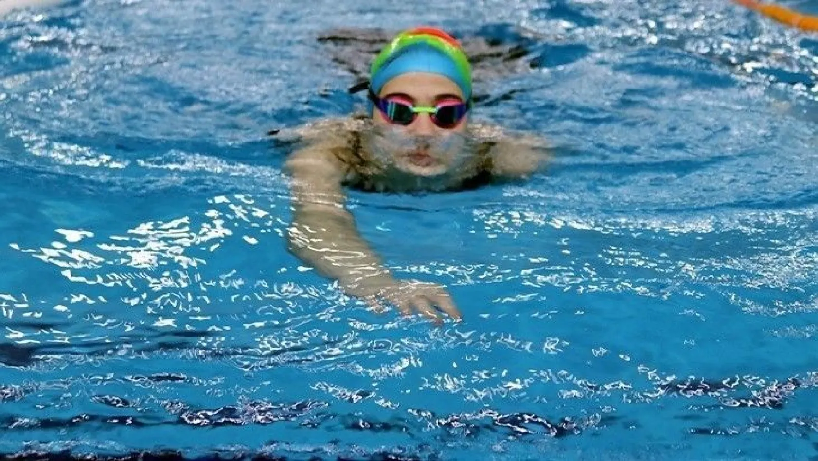 13 yaşındaki Tuanna, yüzmede Türkiye şampiyonu oldu