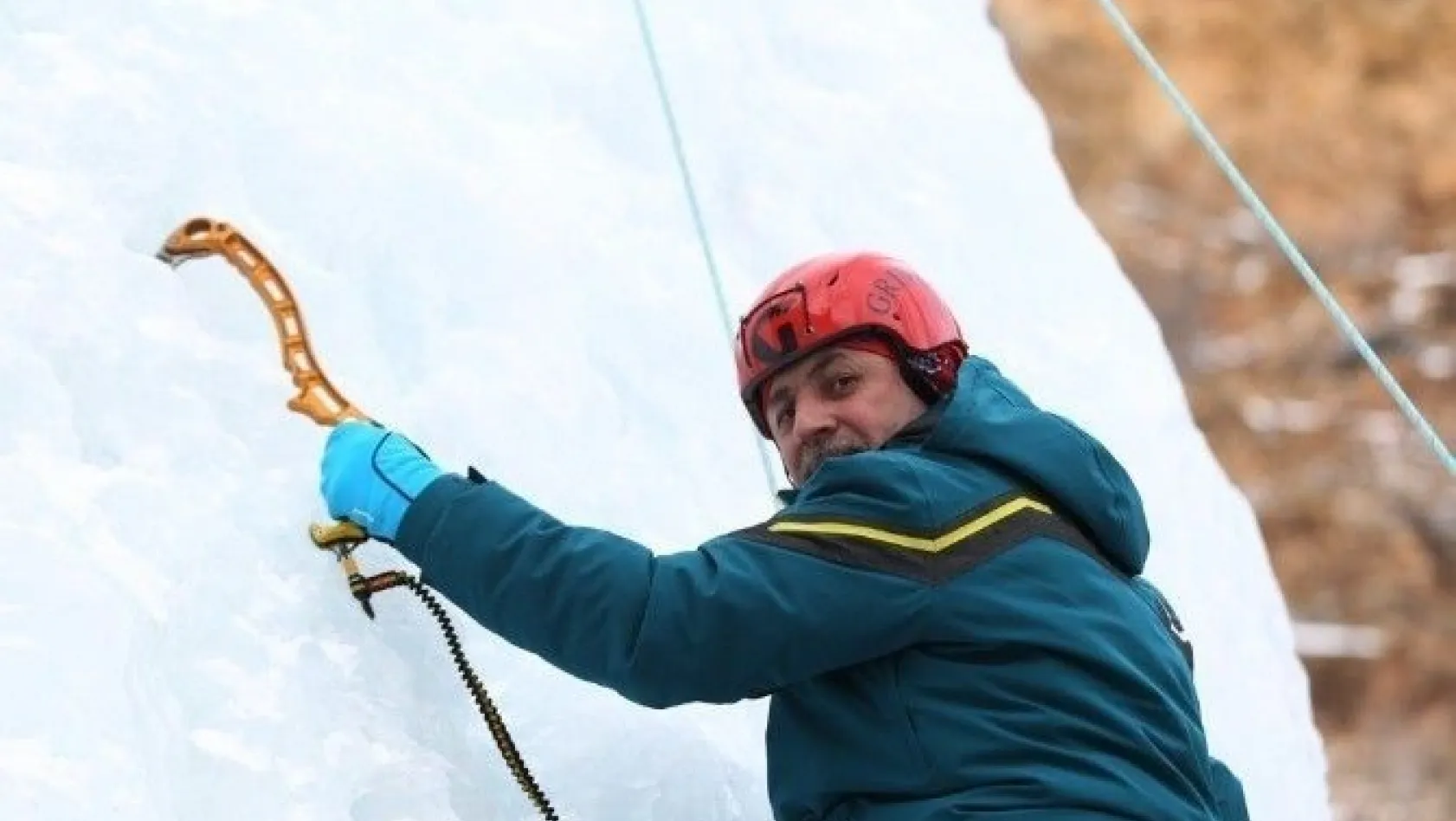 Vali Azizoğlu, 'Buza tırmanmak heyecan vericiydi'
