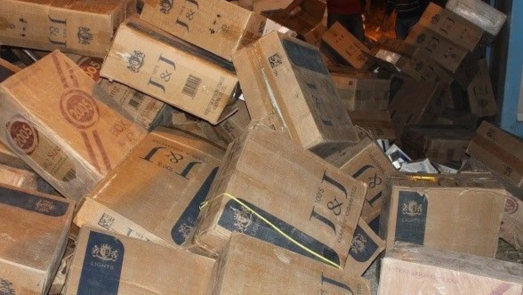 20 bin 300 paket kaçak sigarayla yakalanan Ukraynalı şoförden garip tepki