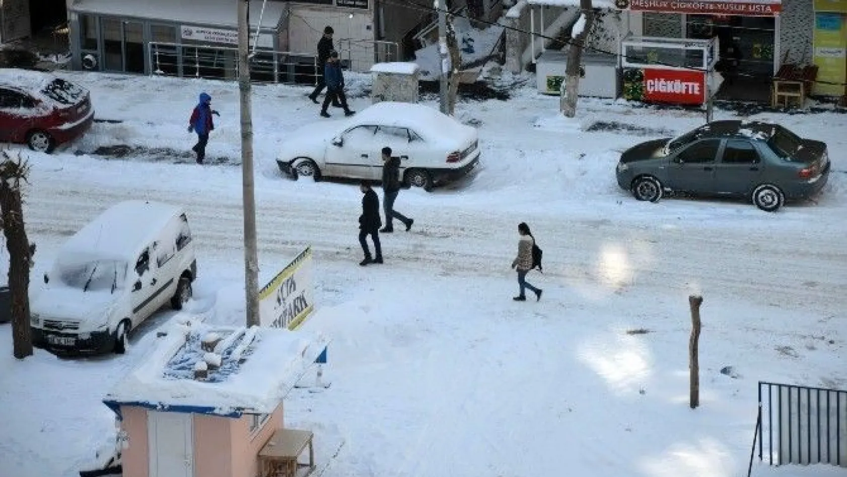 Diyarbakır'da kar hayatı olumsuz etkiledi
