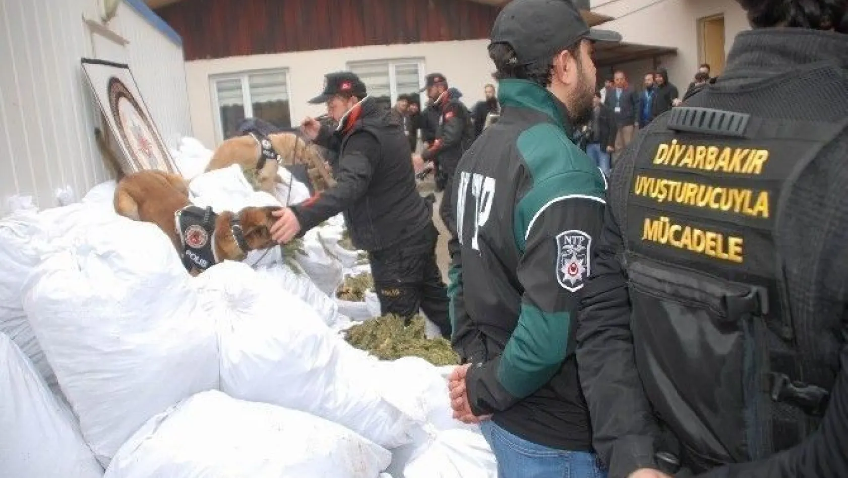 Diyarbakır'da uyuşturucu ve kaçakçılık operasyonu
