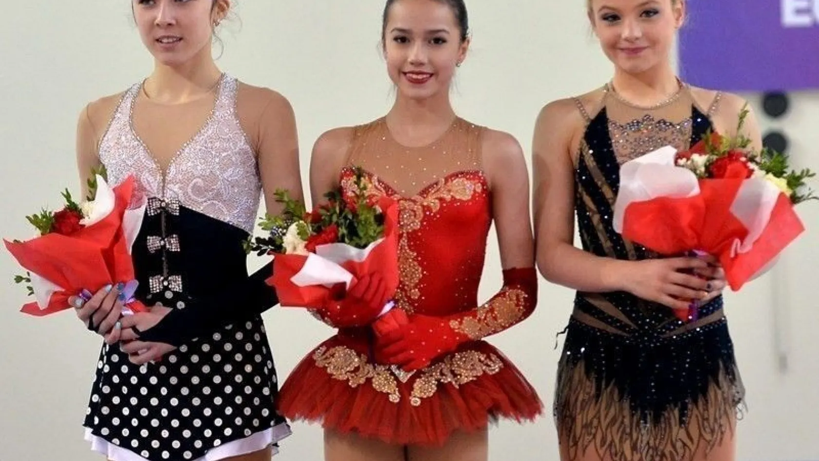 Rus sporcu Alina Zagitova altın madalyanın sahibi oldu
