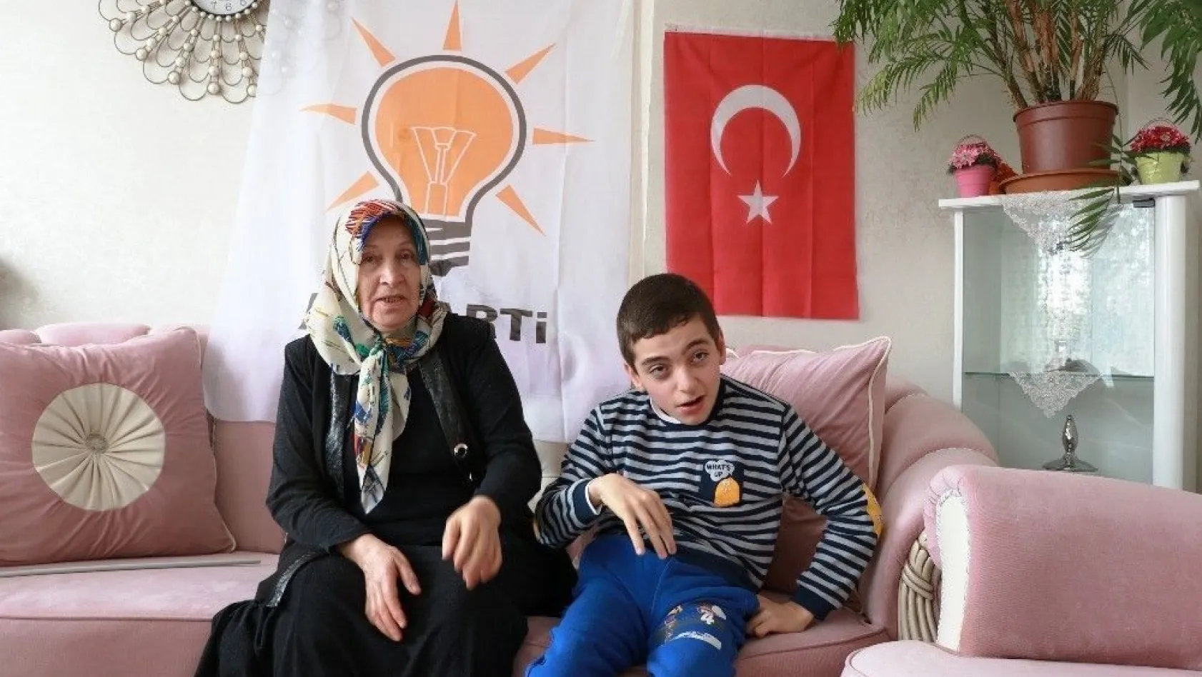 15 yaşındaki engelli Mustafa'nın Erdoğan sevgisi
