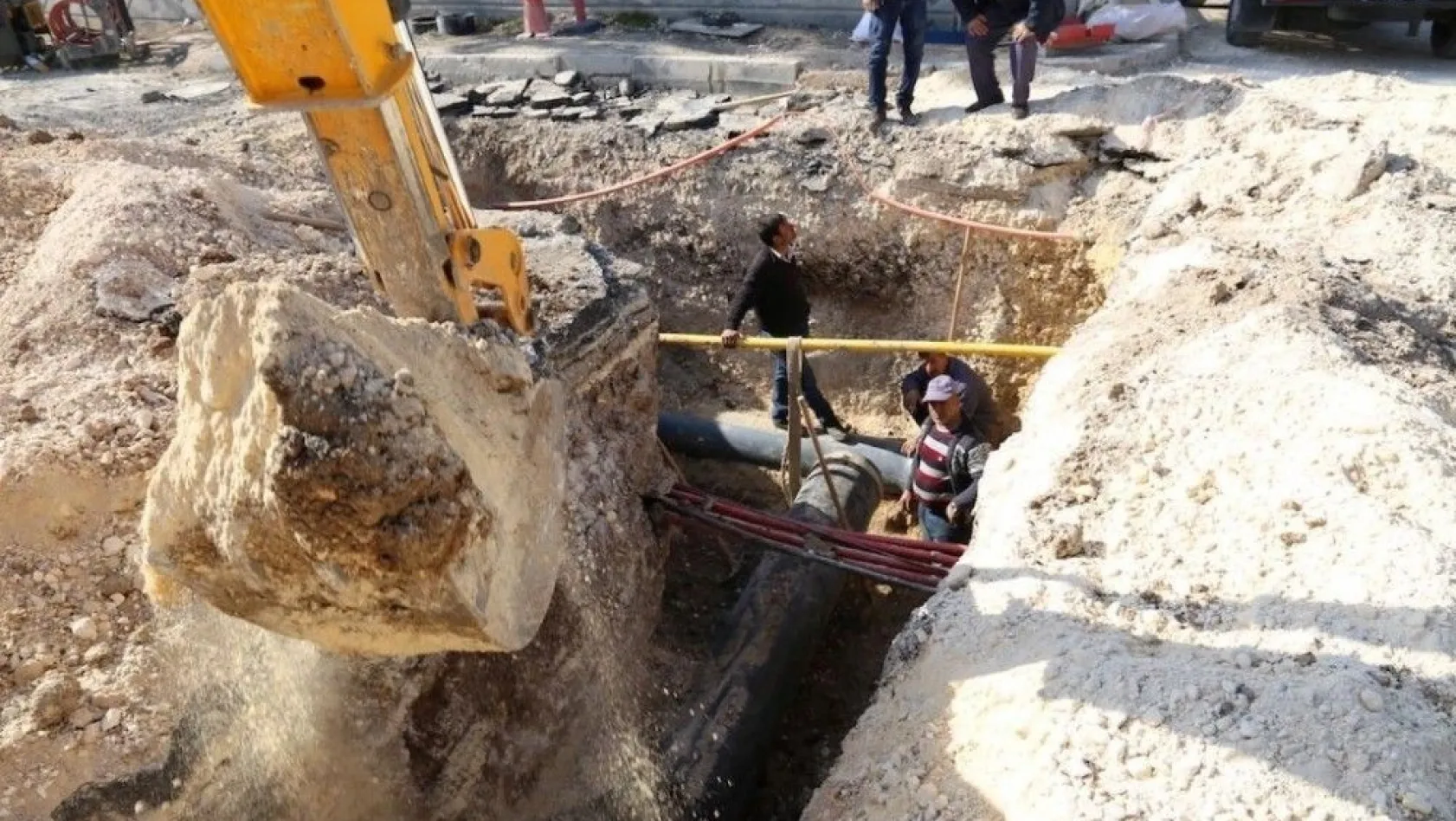 Altınşehir'in içme suyu bağlantı çalışmaları tamamlandı
