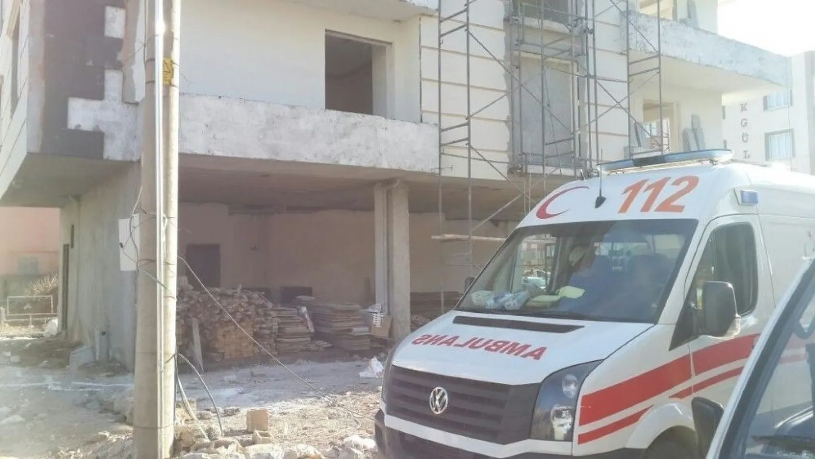 Yüksekten düşen Suriyeli inşaat işçisi yaralandı
