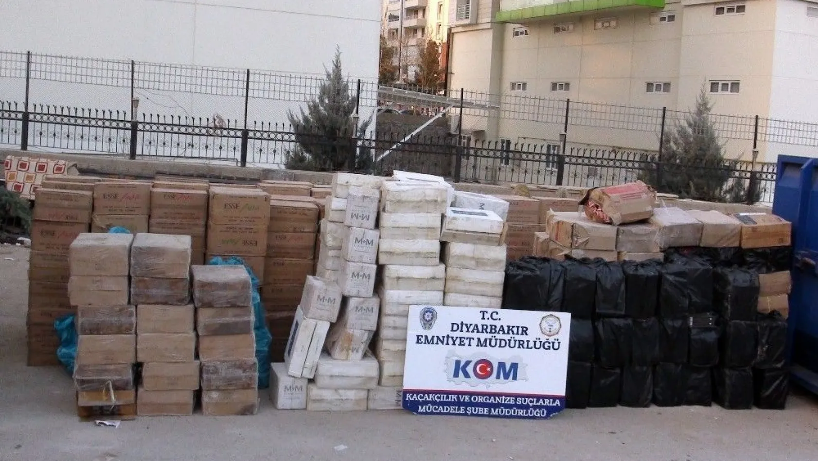Diyarbakır'da 327 bin 400 paket kaçak sigara ele geçirildi
