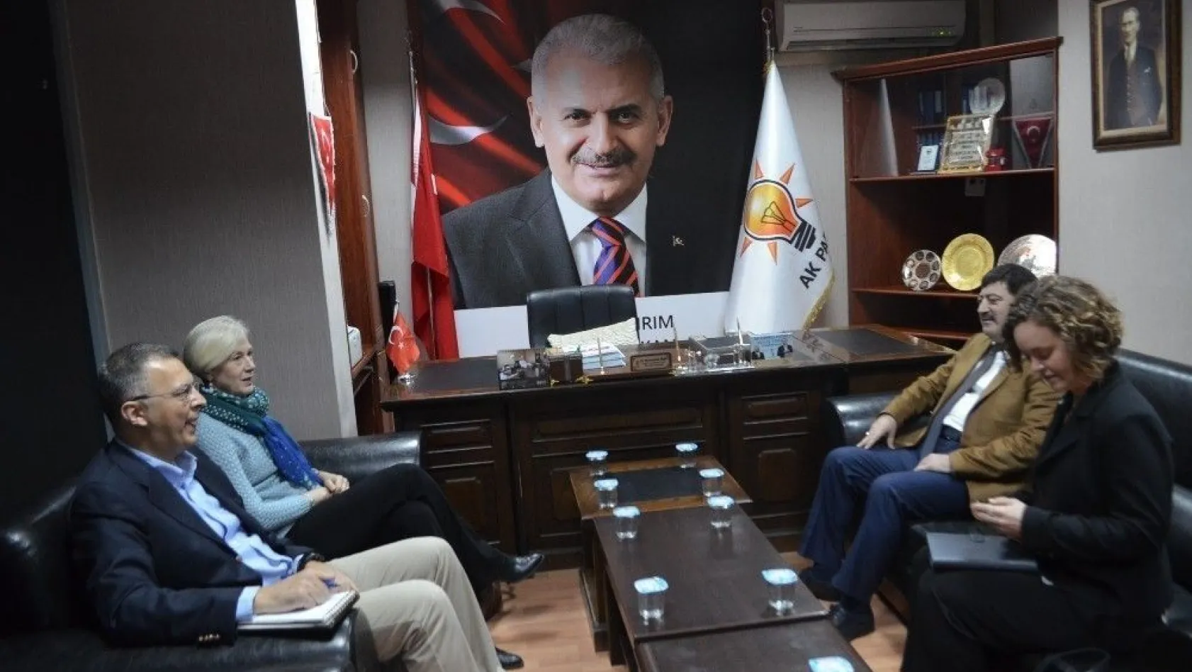ABD Adana Konsolosu Specht AK Parti'yi ziyaret etti