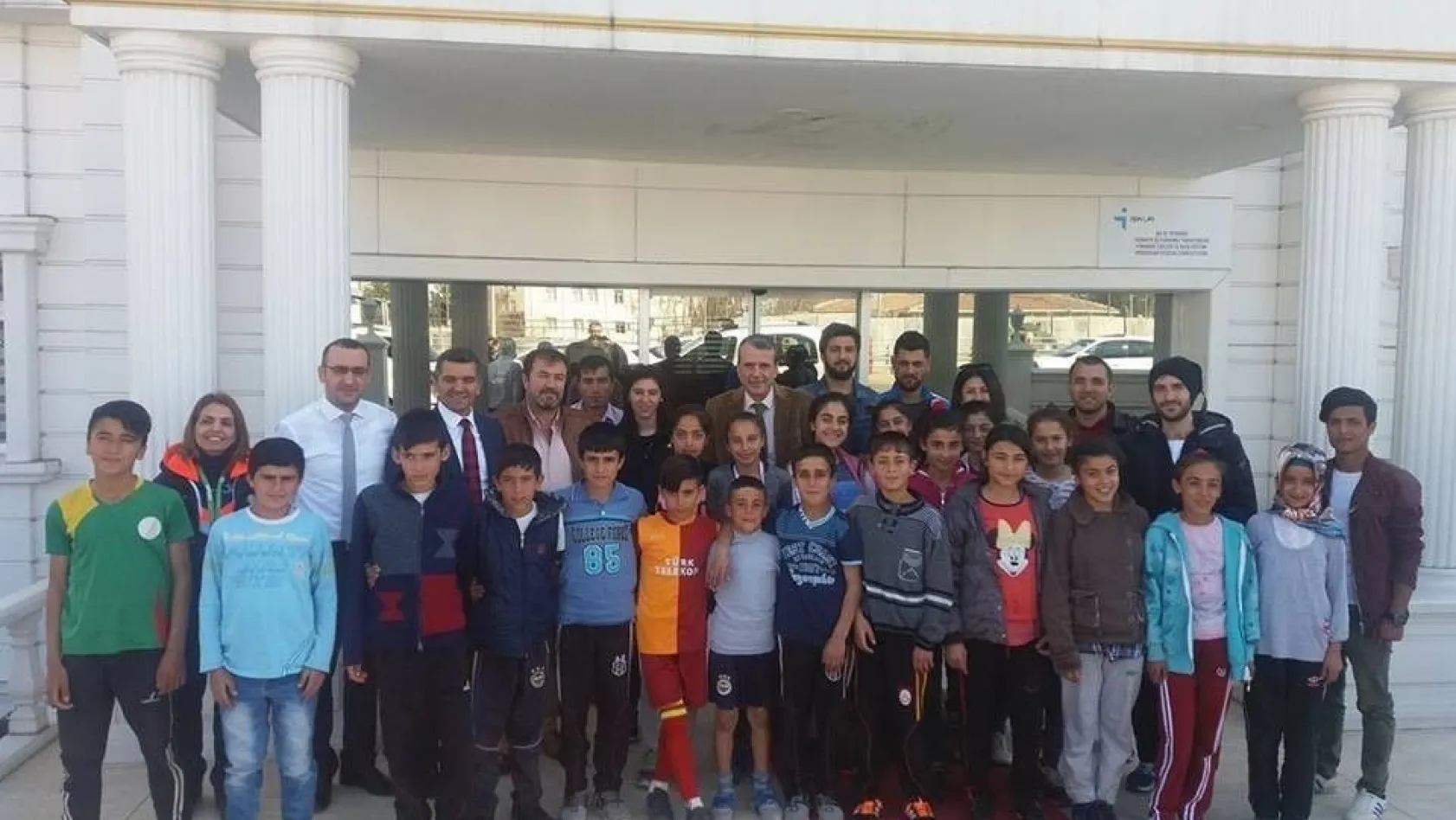 Hazrolu sporcu öğrenciler Bilfen'de ağırlandı
