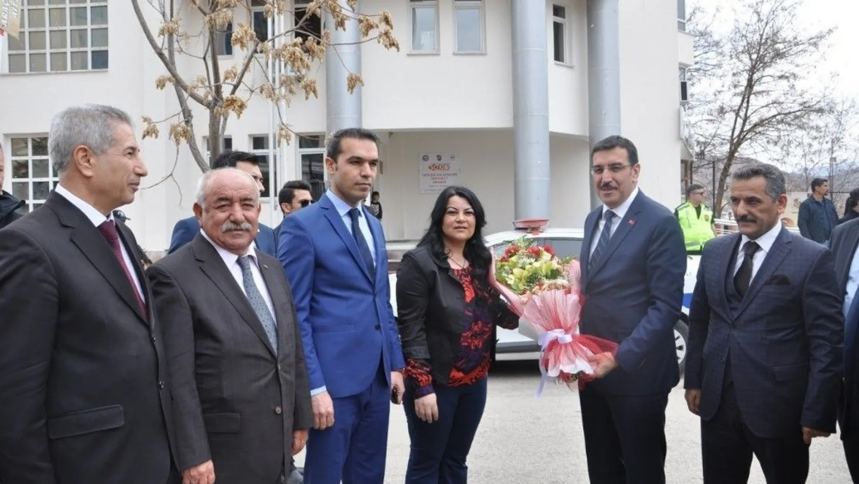 Bakanı Tüfenkci, Tunceli'de esnafla bir araya geldi
