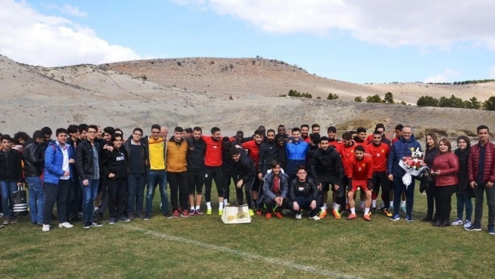 Öğrencilerden Evkur Yeni Malatyaspor'a ziyaret
