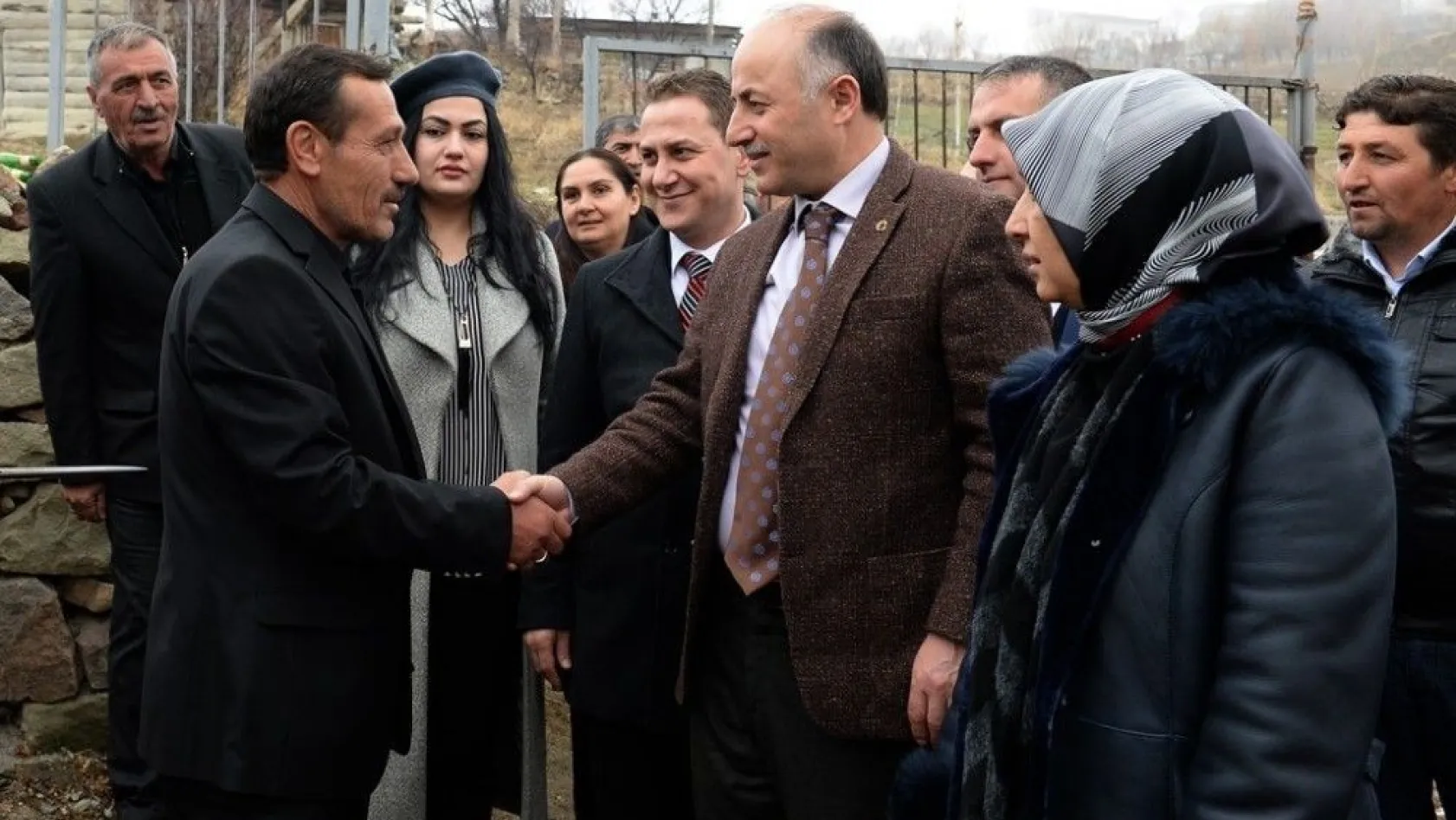 Vali Azizoğlu, 15 Temmuz Demokrasi Şehidi Oğuzhan Yaşar'ın ailesini ziyaret etti
