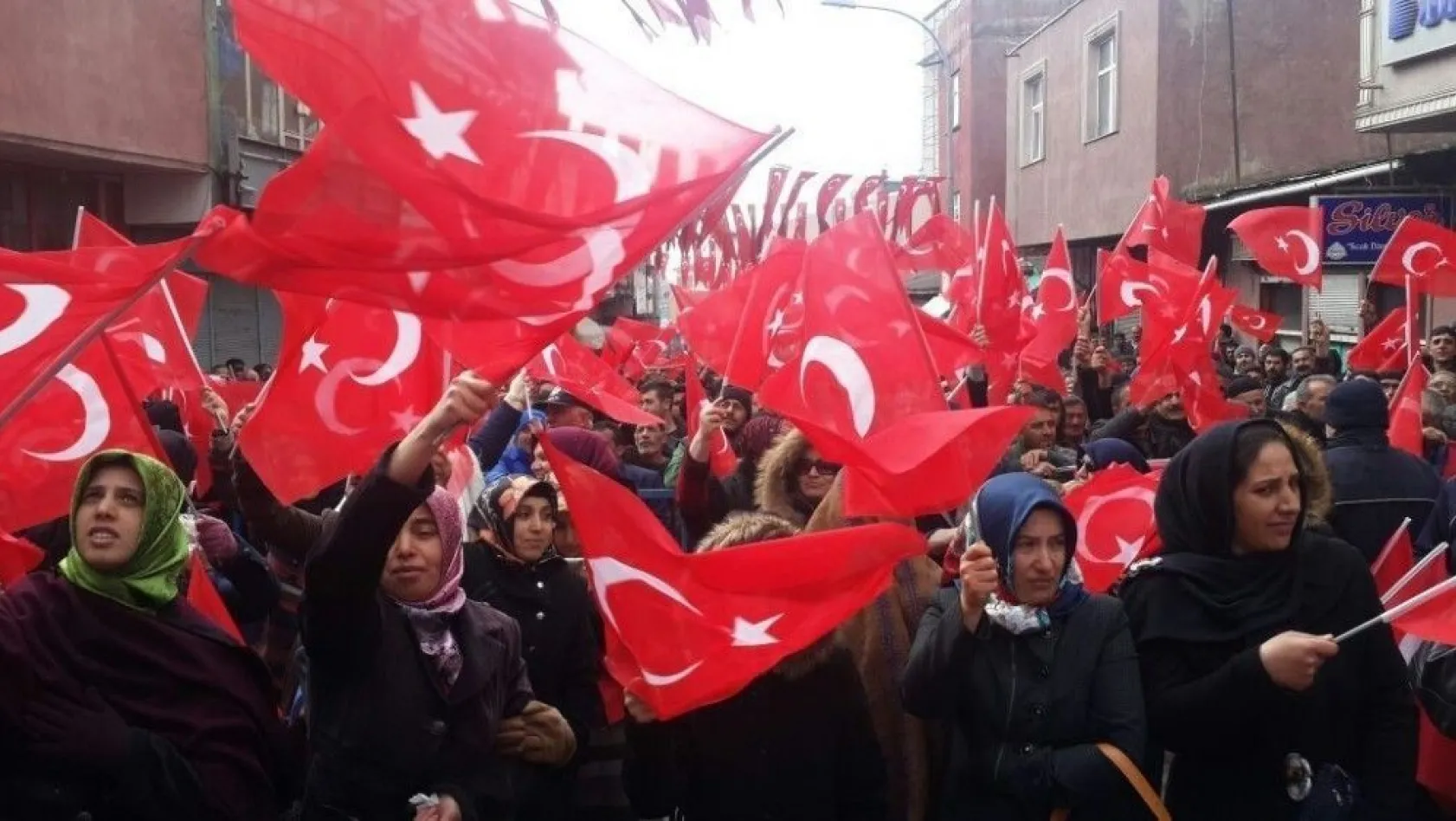 Bakan Akdağ: ''Evet'e karşı çıkan politikacılar gittiğiniz yol sizi duvara toslatacak'
