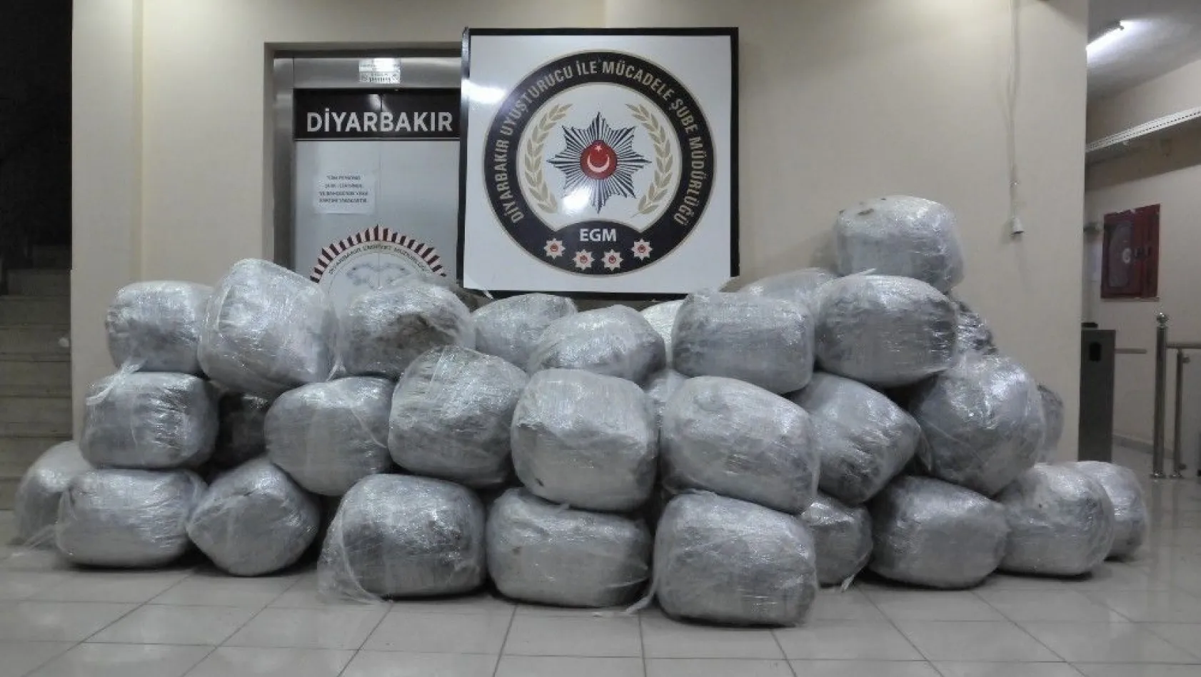 Diyarbakır'da uyuşturucuya darbe üstüne darbe