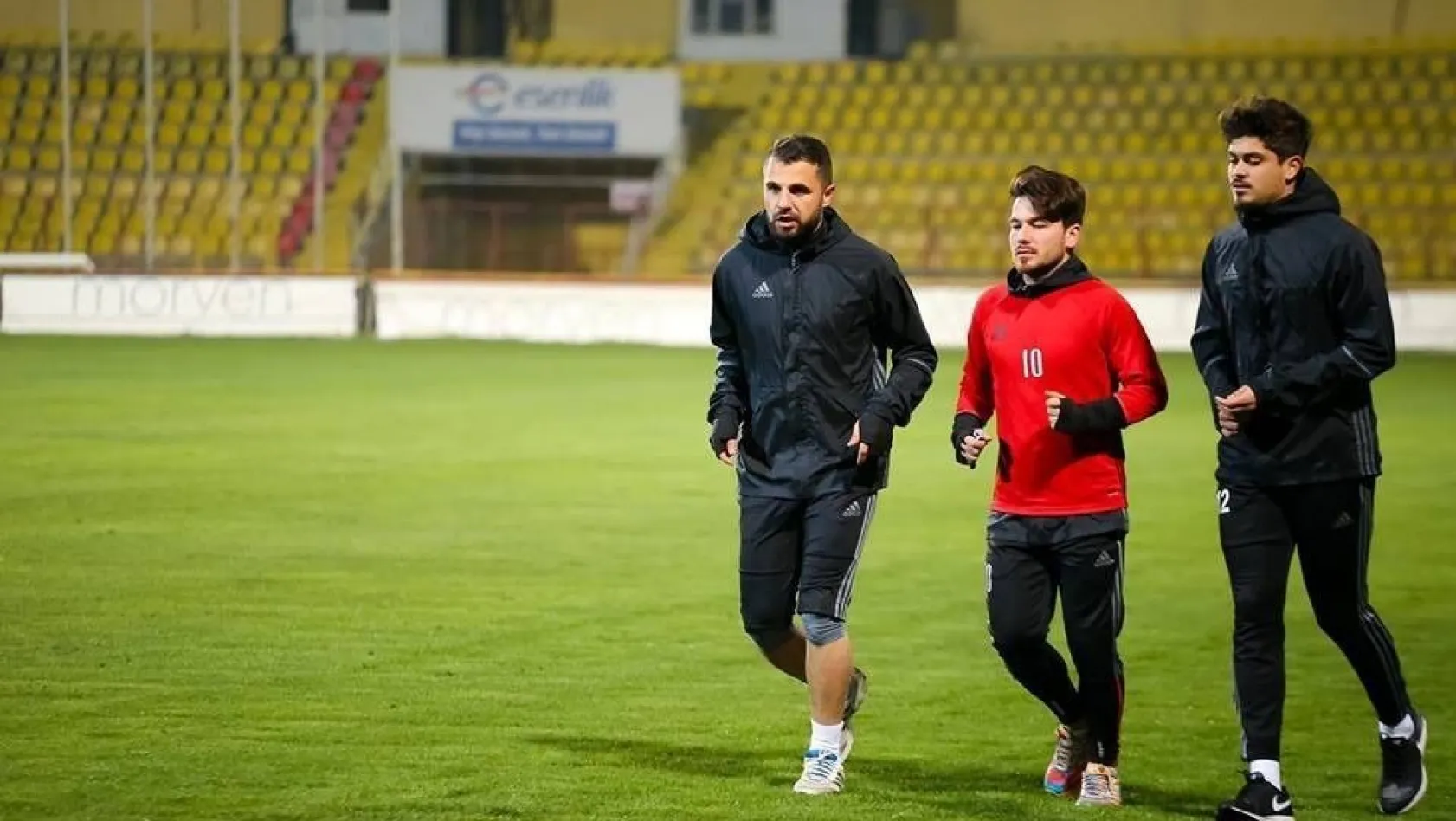 Evkur Yeni Malatyaspor, şampiyonluğa inanıyor
