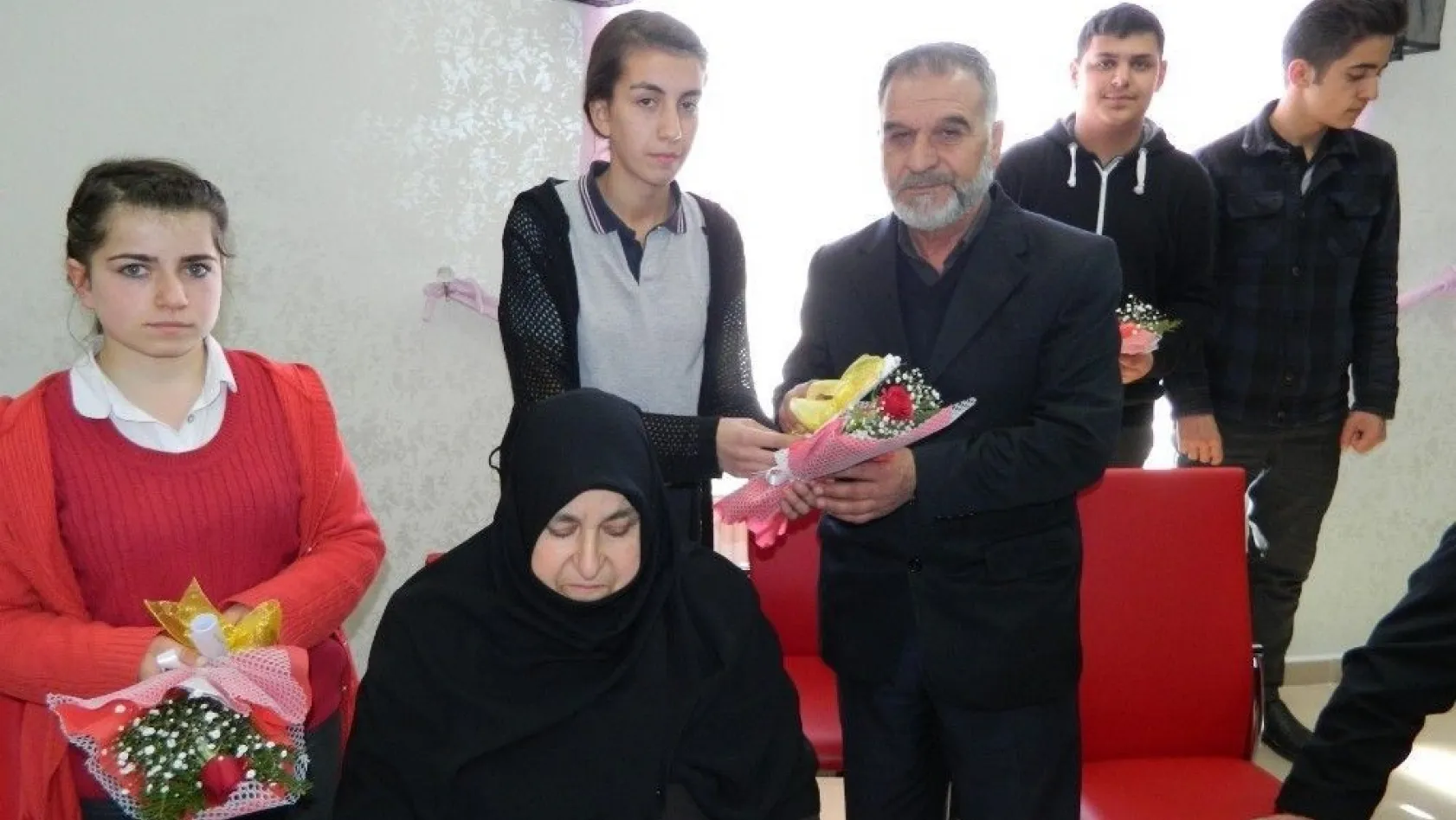 Doğanşehir'de 'Yaşlılara saygı' programı
