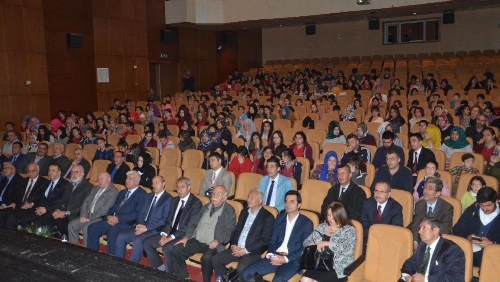 'Payitaht Abdülhamid'in Tahsin Paşası Malatya'da öğrencilerle buluştu
