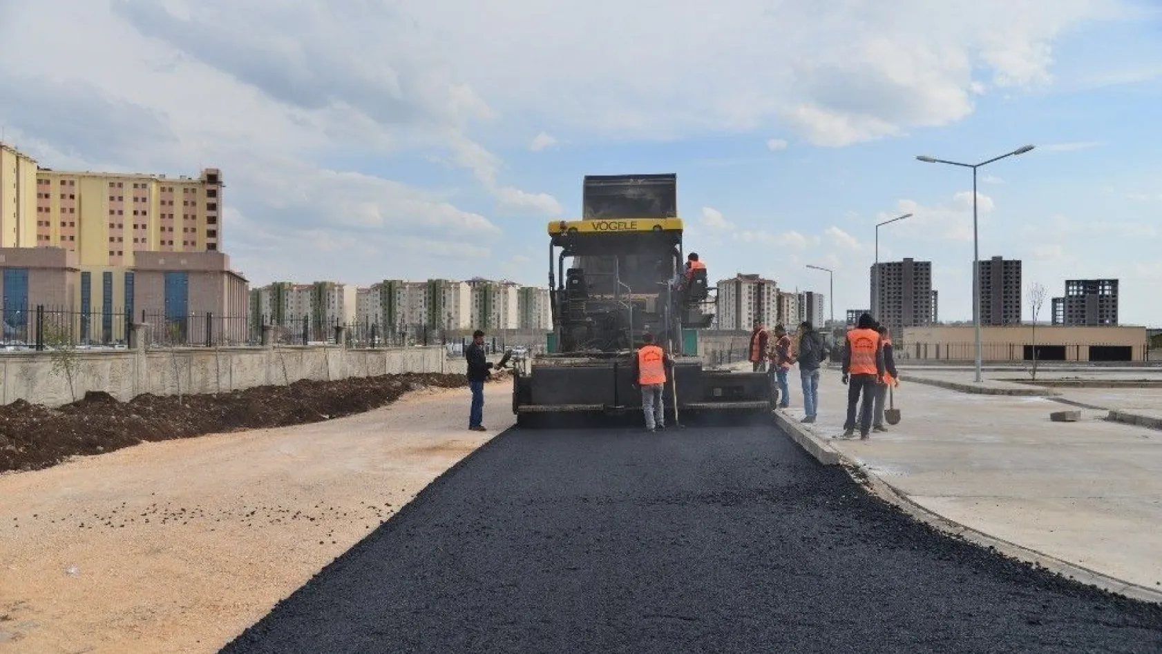 Diyarbakır'da asfalt çalışmaları sürüyor
